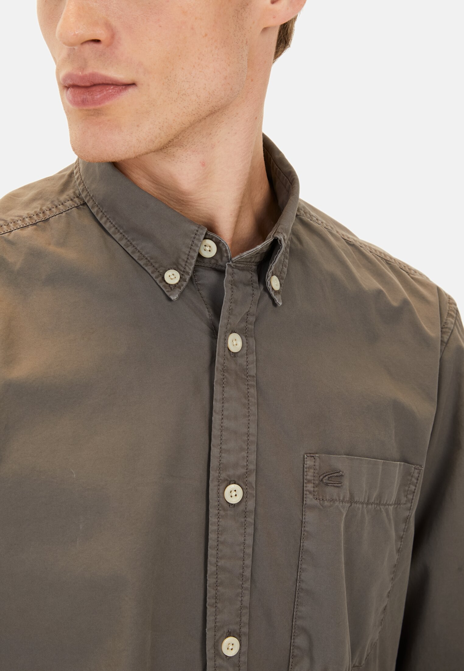 Men Cotton shirt with chest pocket Grey worn detail close