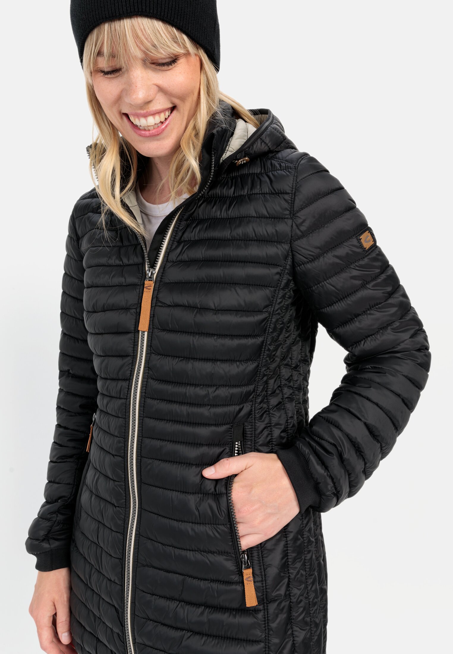 Women Quilted jacket made from recycled polyamide Black worn emotional