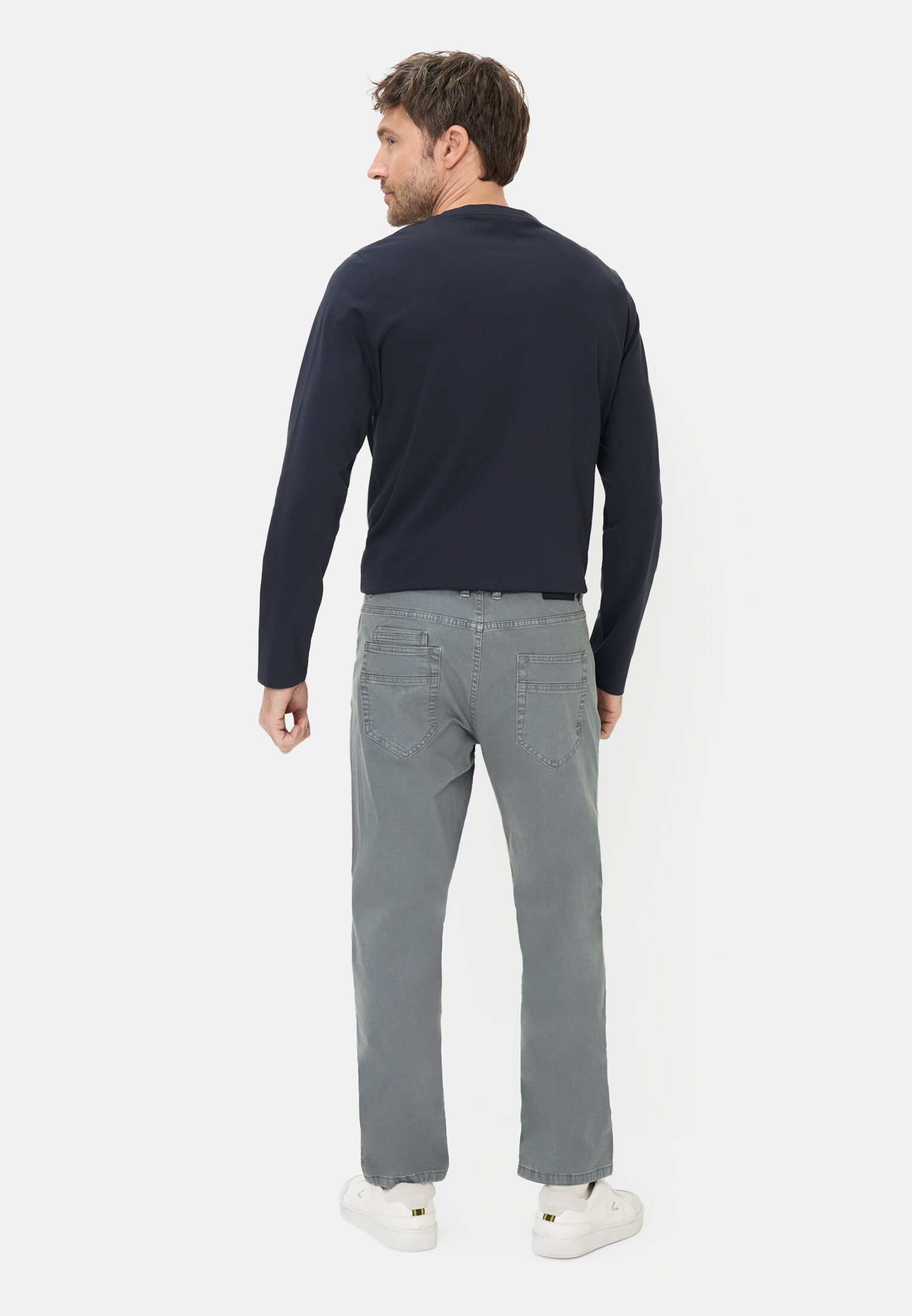 Herren Relaxed Fit 5-Pocket Hose Sturmblau getragen hinten