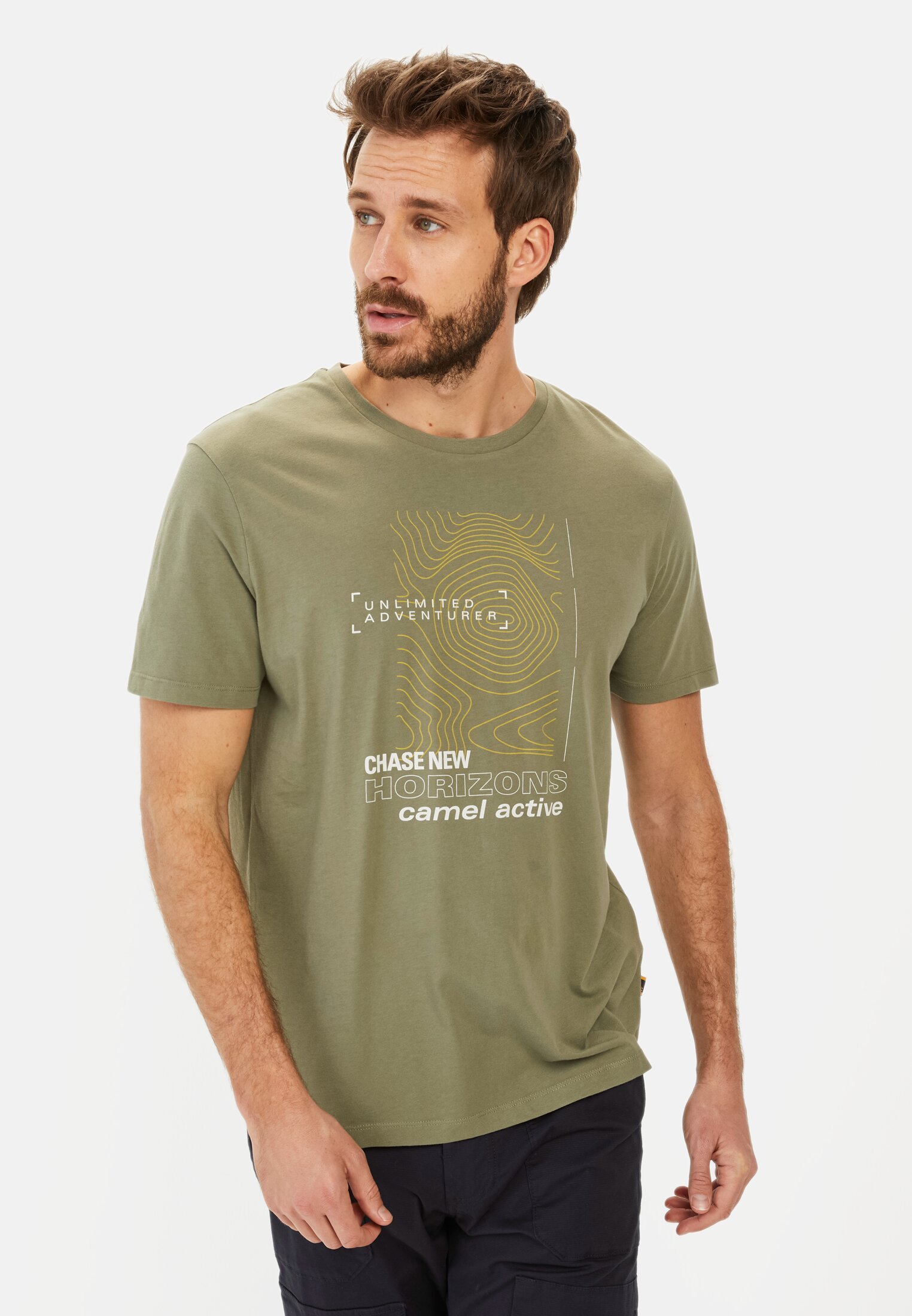 Men T-shirt made from organic cotton Dark green worn front