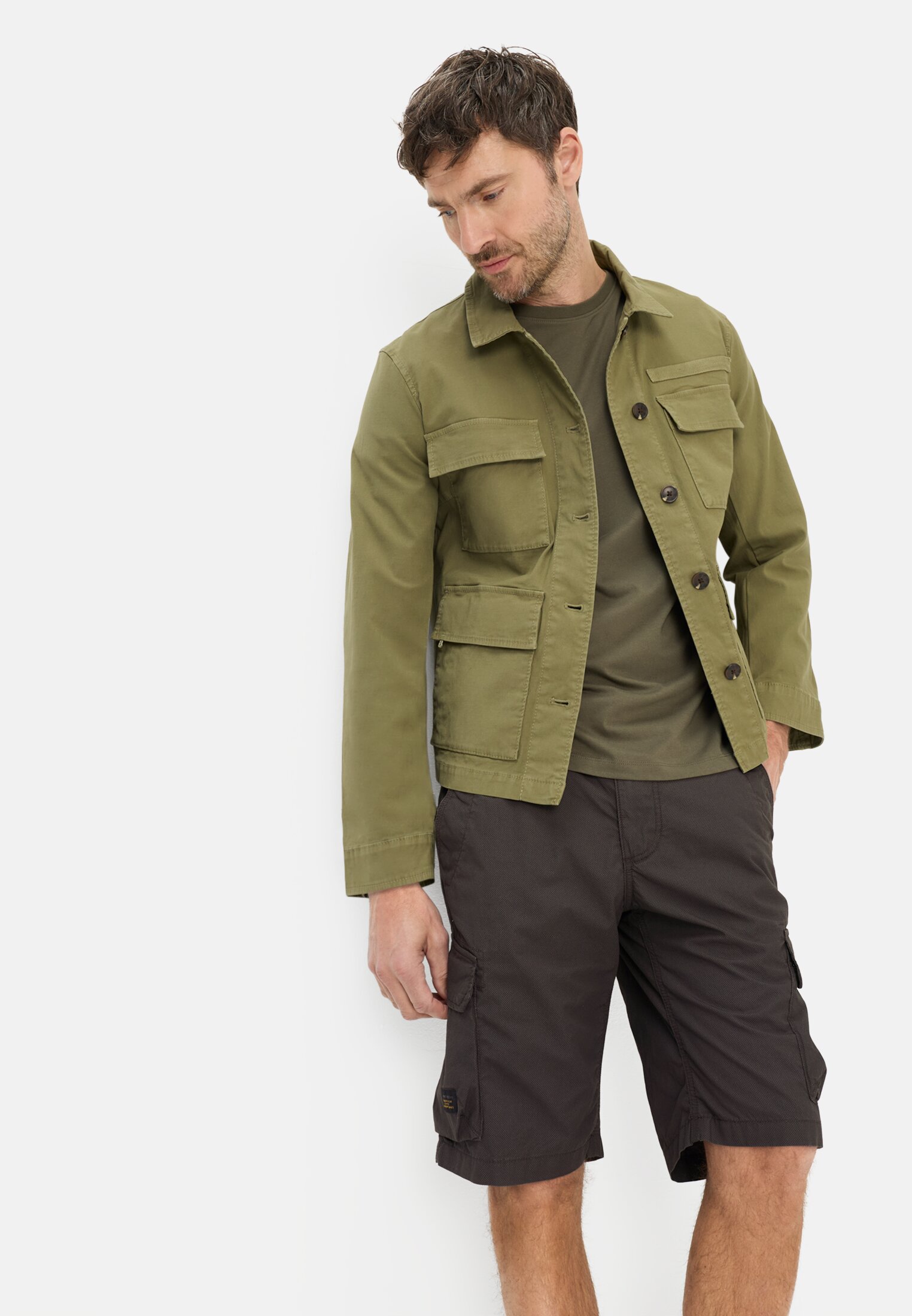 Men Cargoshorts made of pure cotton Black worn emotional