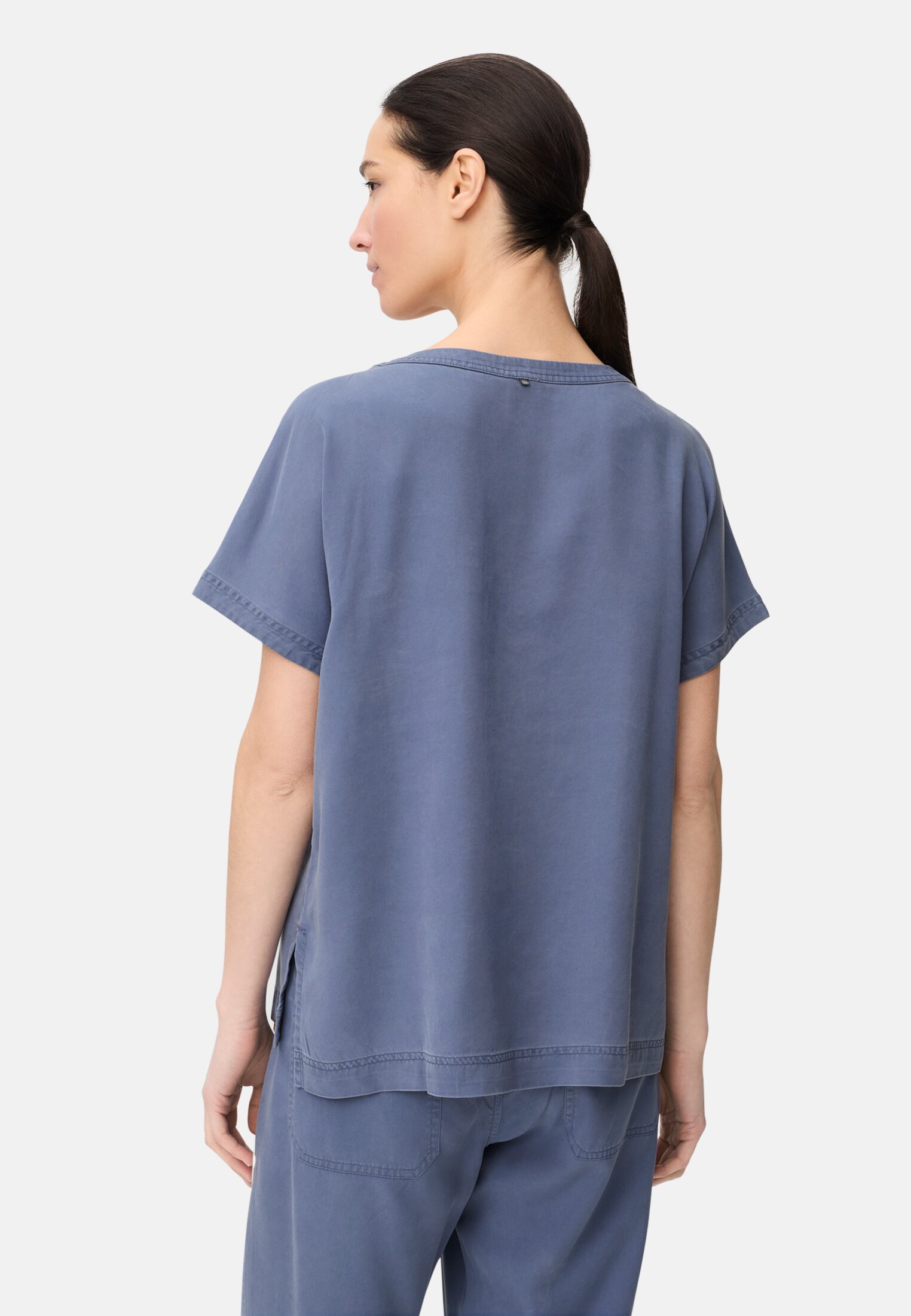 Damen Kurzarm T-Shirt mit Brusttasche Ozeanblau getragen hinten
