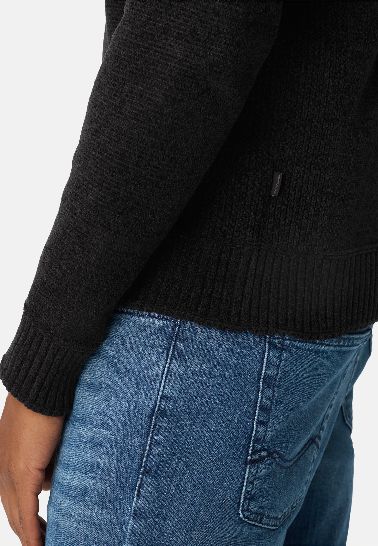 camelactive_Pullover_Asphalt_409500-6K60-88_M5 Men Sweater with round neck collar Black worn detail close