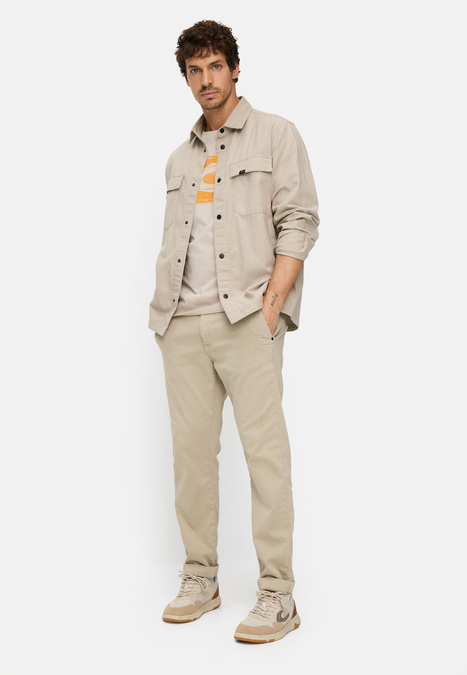Heren T-shirt van puur katoen Beige gedragen voor lichaam compleet