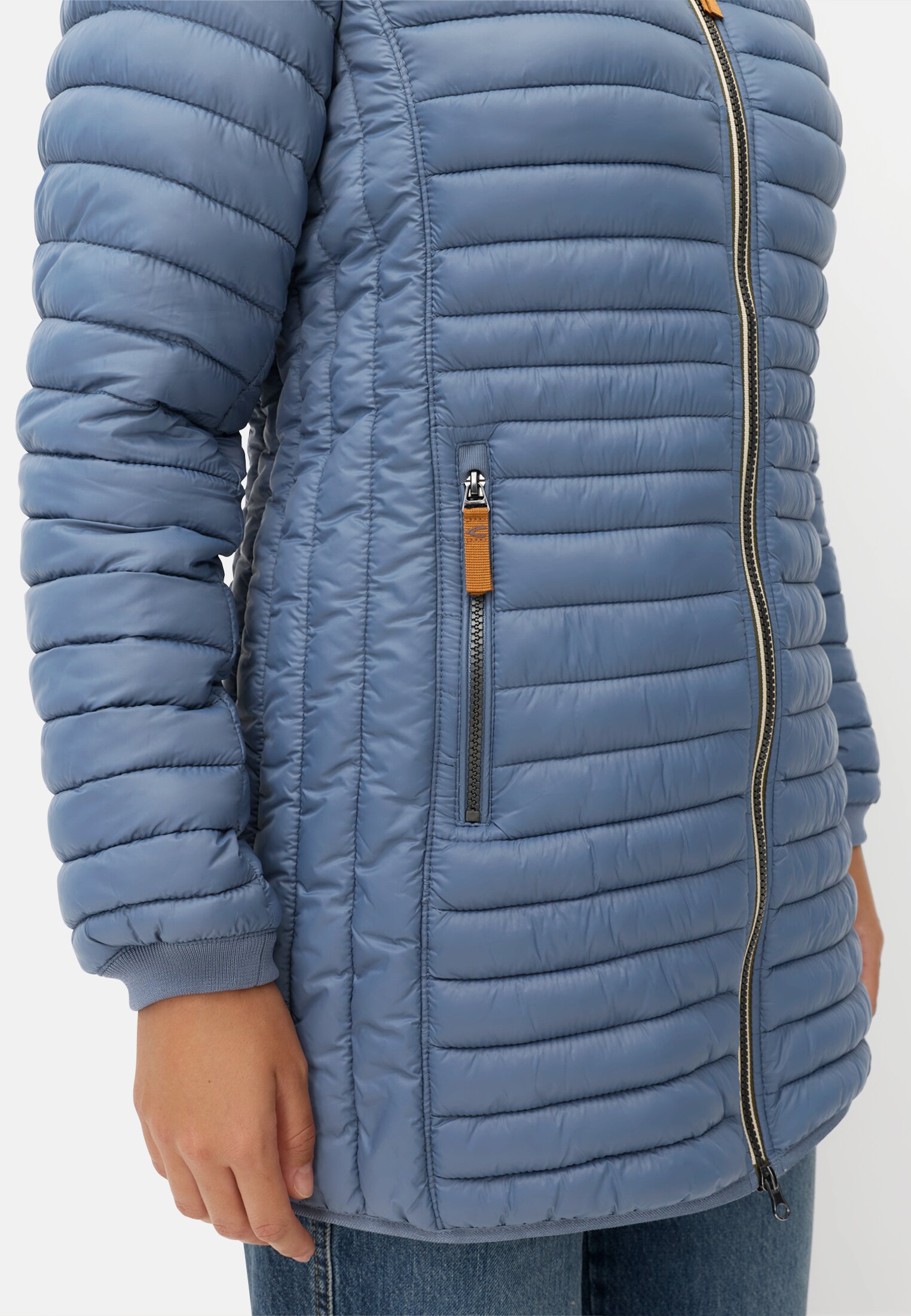 Women Water-repellent quilted jacket with zip pockets Smoky blue worn detail close