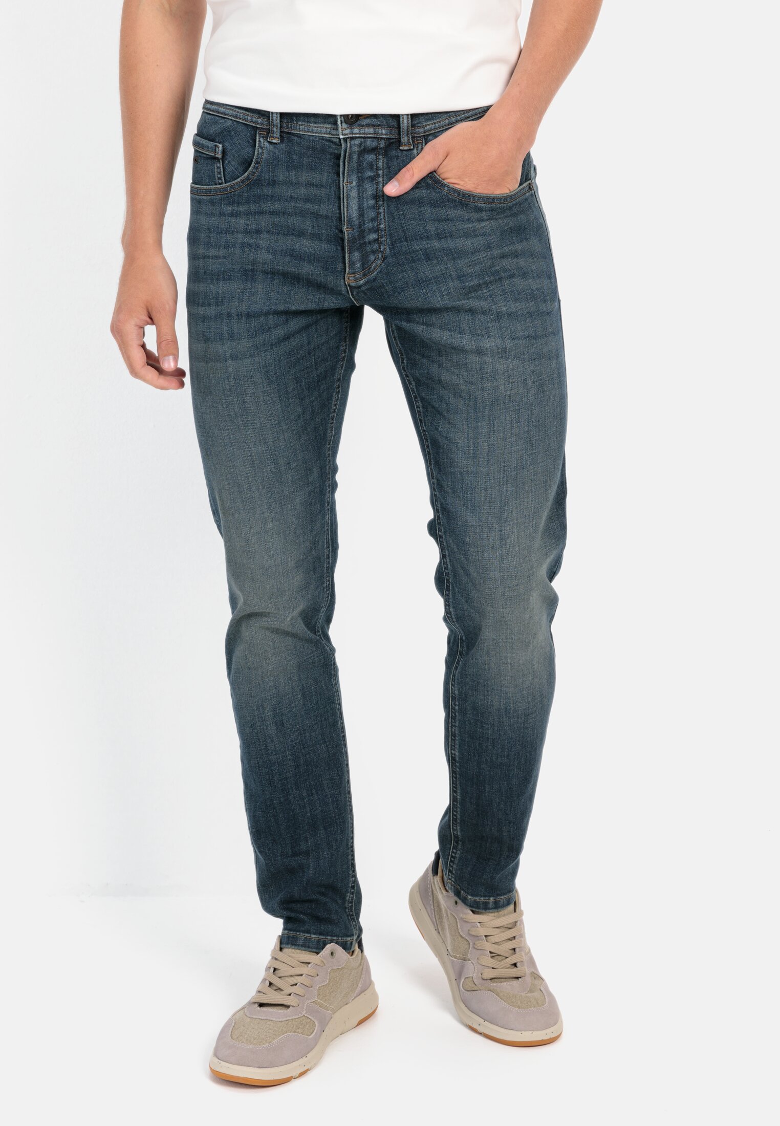 MI_488R54-9D22-83_M0-00 Heren Regular Fit fleXXXactive® Jeans Blauw gedragen voor