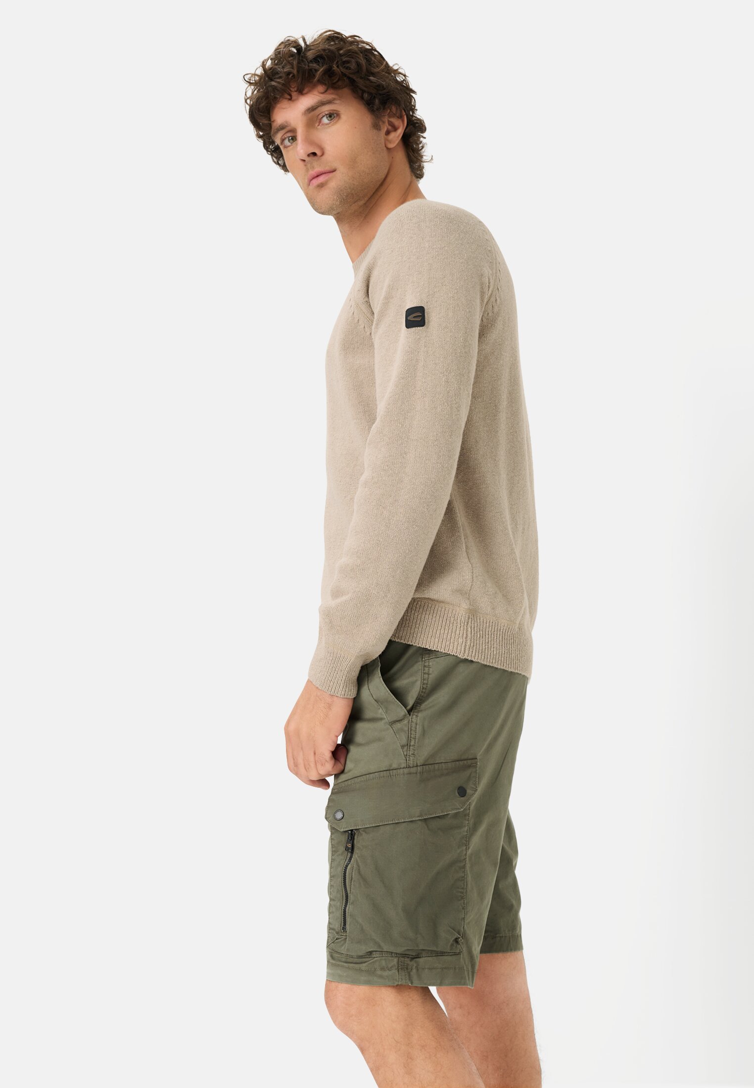 Men Trousers with cargo pockets Olive Green worn emotional