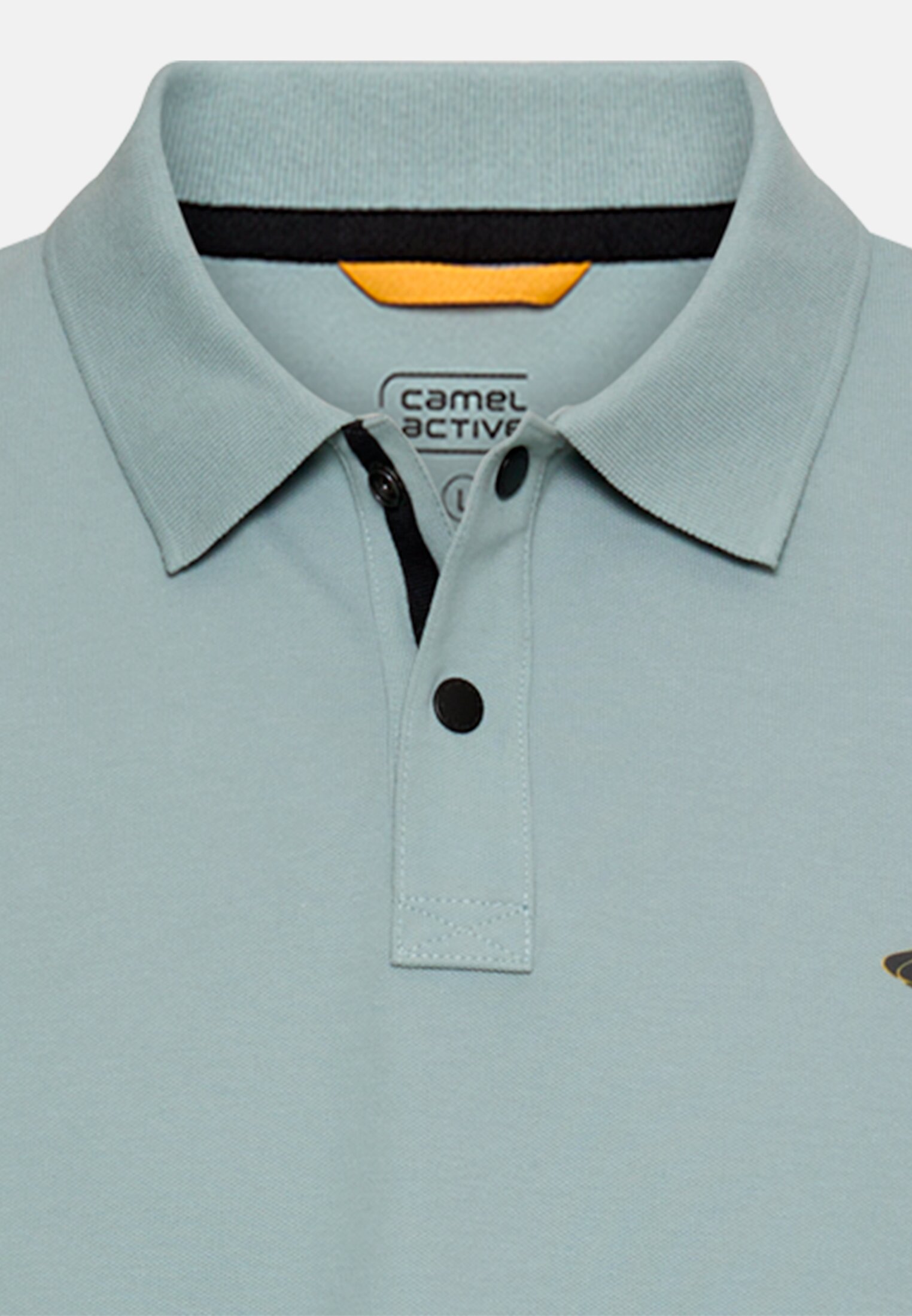 Herren Poloshirt mit Kontrastdetails Wasserblau vorne nah