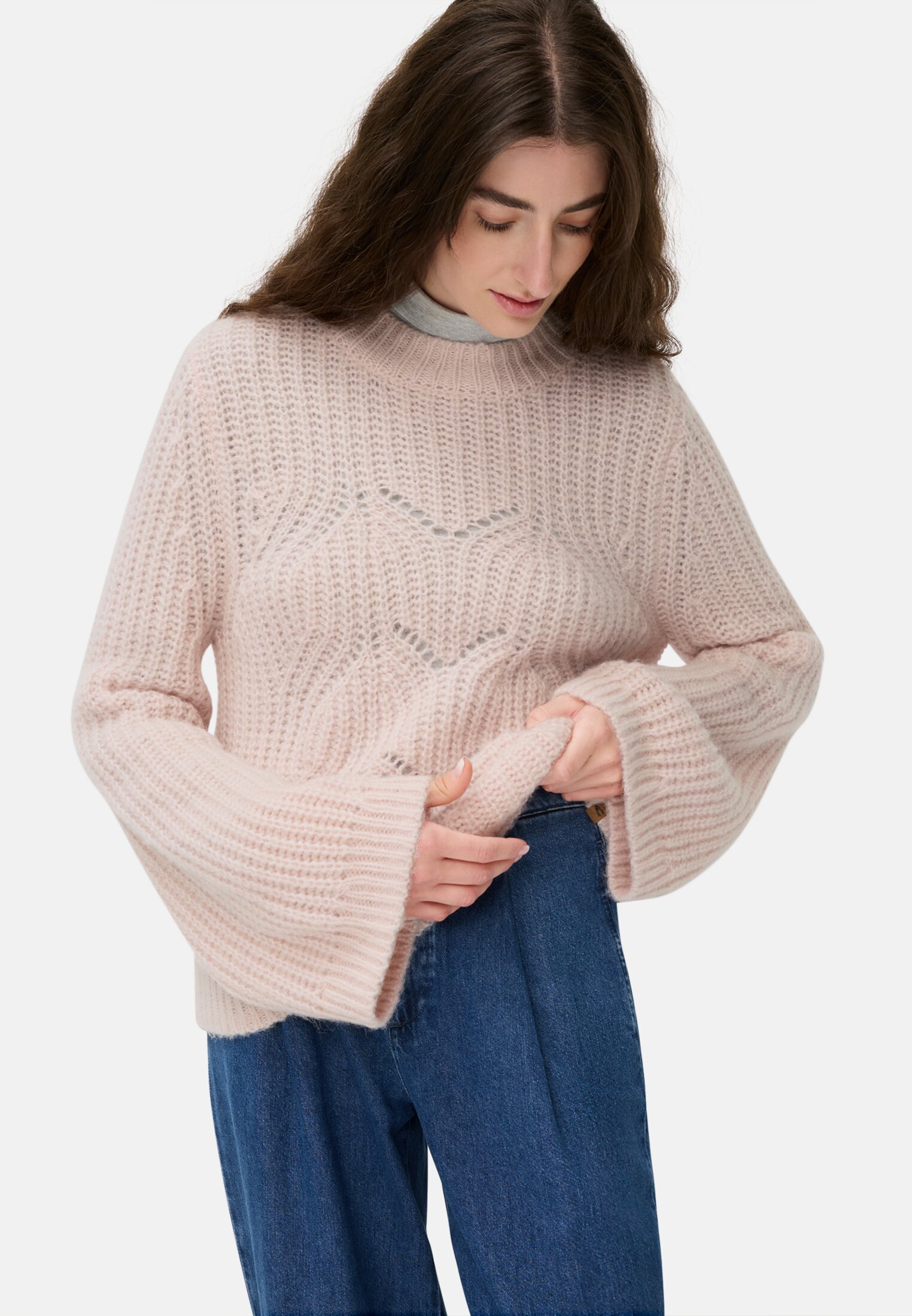 Damen Pullover mit strukturiertem Strickmuster Lilarosa getragen emotional