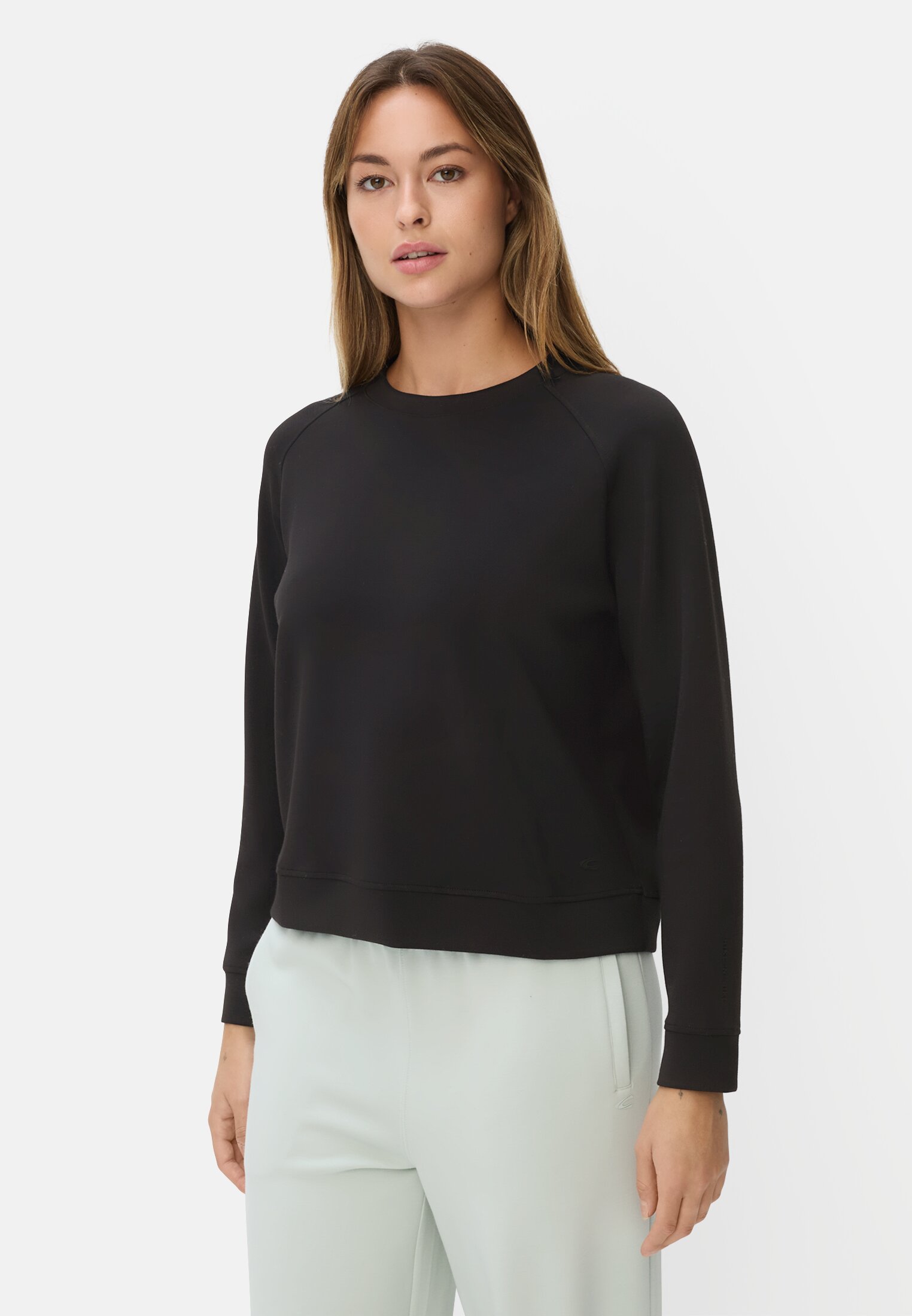 Women Sweatshirt with raglan sleeves Black worn front