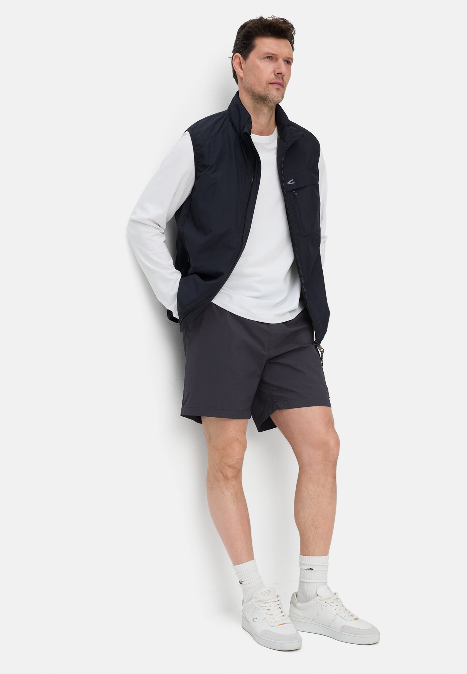 Herren Shorts mit Tunnelzug Dunkelblau getragen emotional