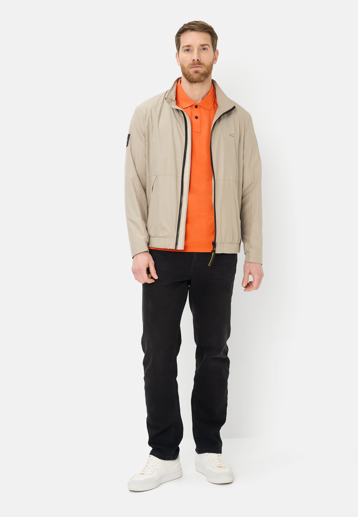 Herren Poloshirt mit Kontrastdetails Orange getragen vorne Ganzkörper