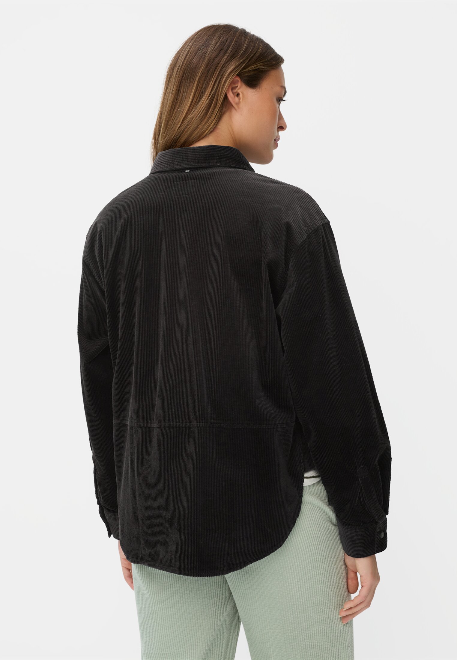 Damen Oversize-Bluse mit Hemdkragen Schwarz getragen hinten