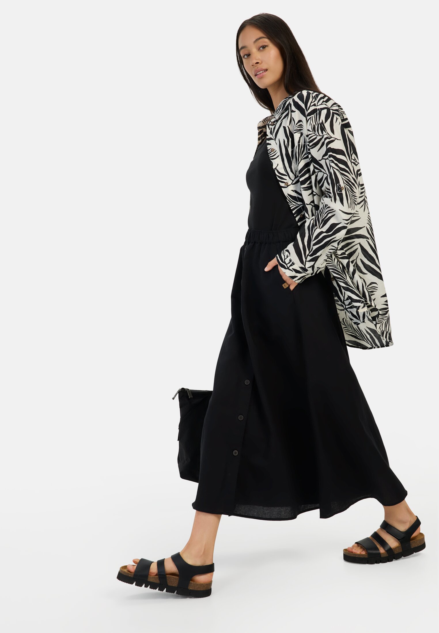 Women A-line skirt with elastic waistband Black worn emotional