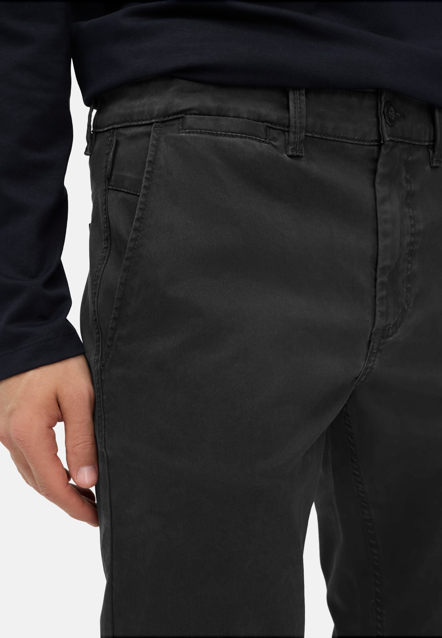 Men Slim Fit Chino Navy blue worn detail close