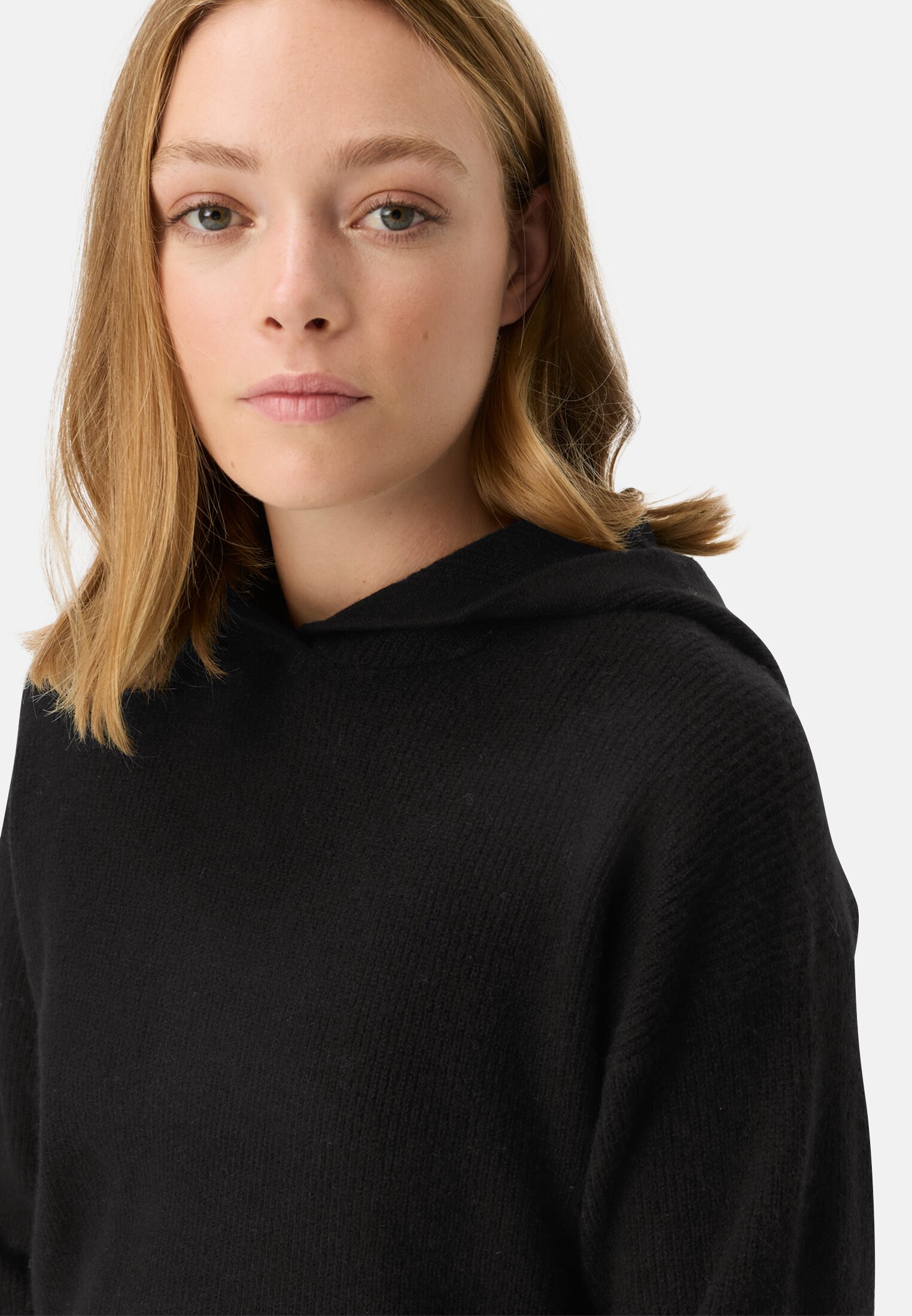 Women Knitted sweater with hood Caviar worn detail close