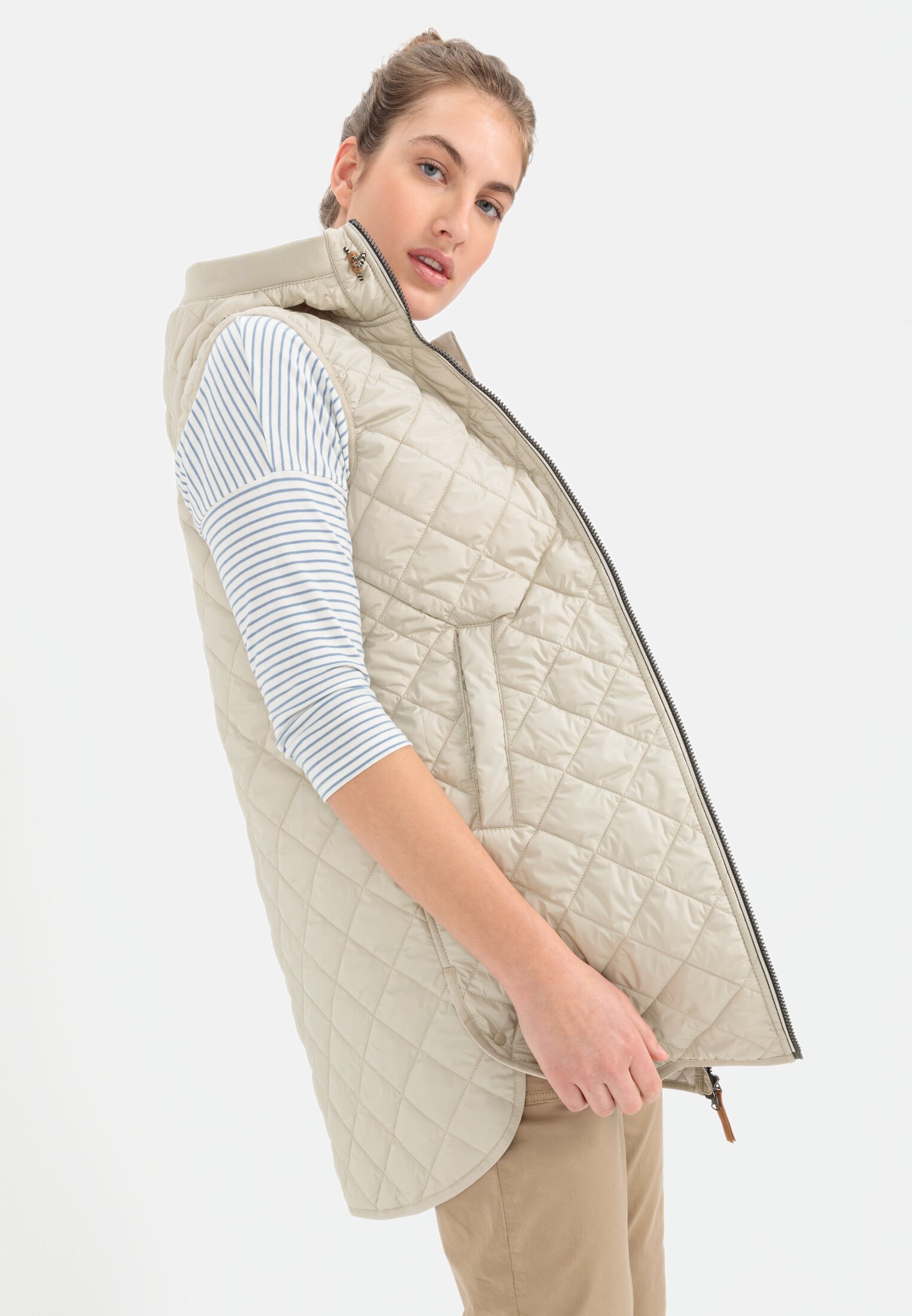 Women Long quilted vest made from recycled polyester Light Sage worn emotional
