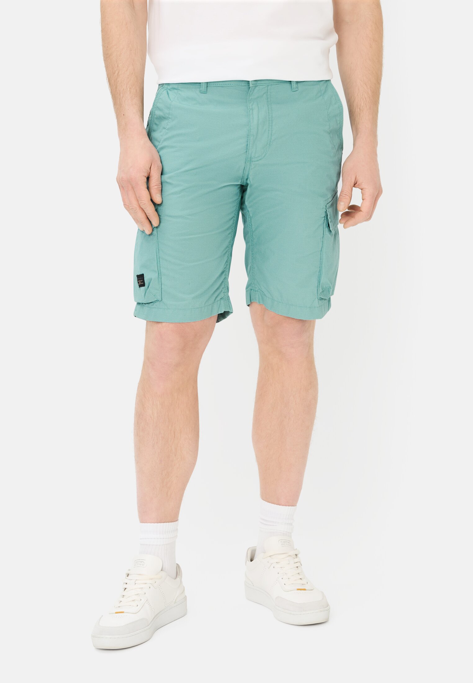 Men Cargoshorts made of pure cotton Ocean Green worn front