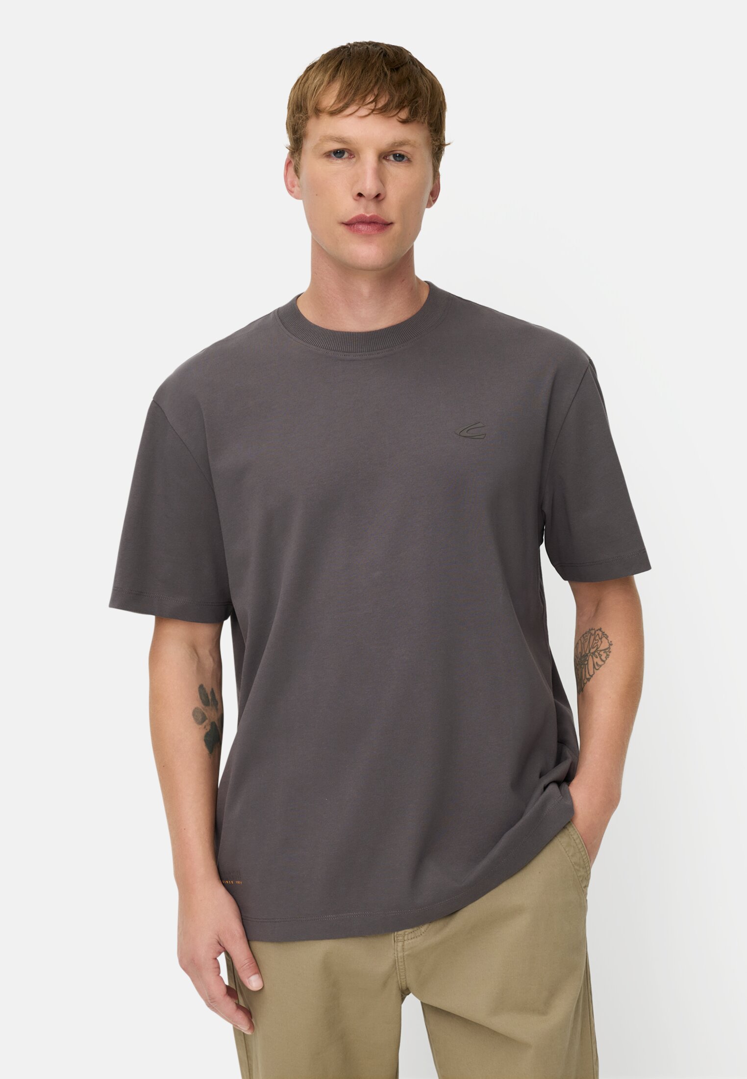 Heren T-shirt met rugprint in relaxed fit Grafietgrijs gedragen voor