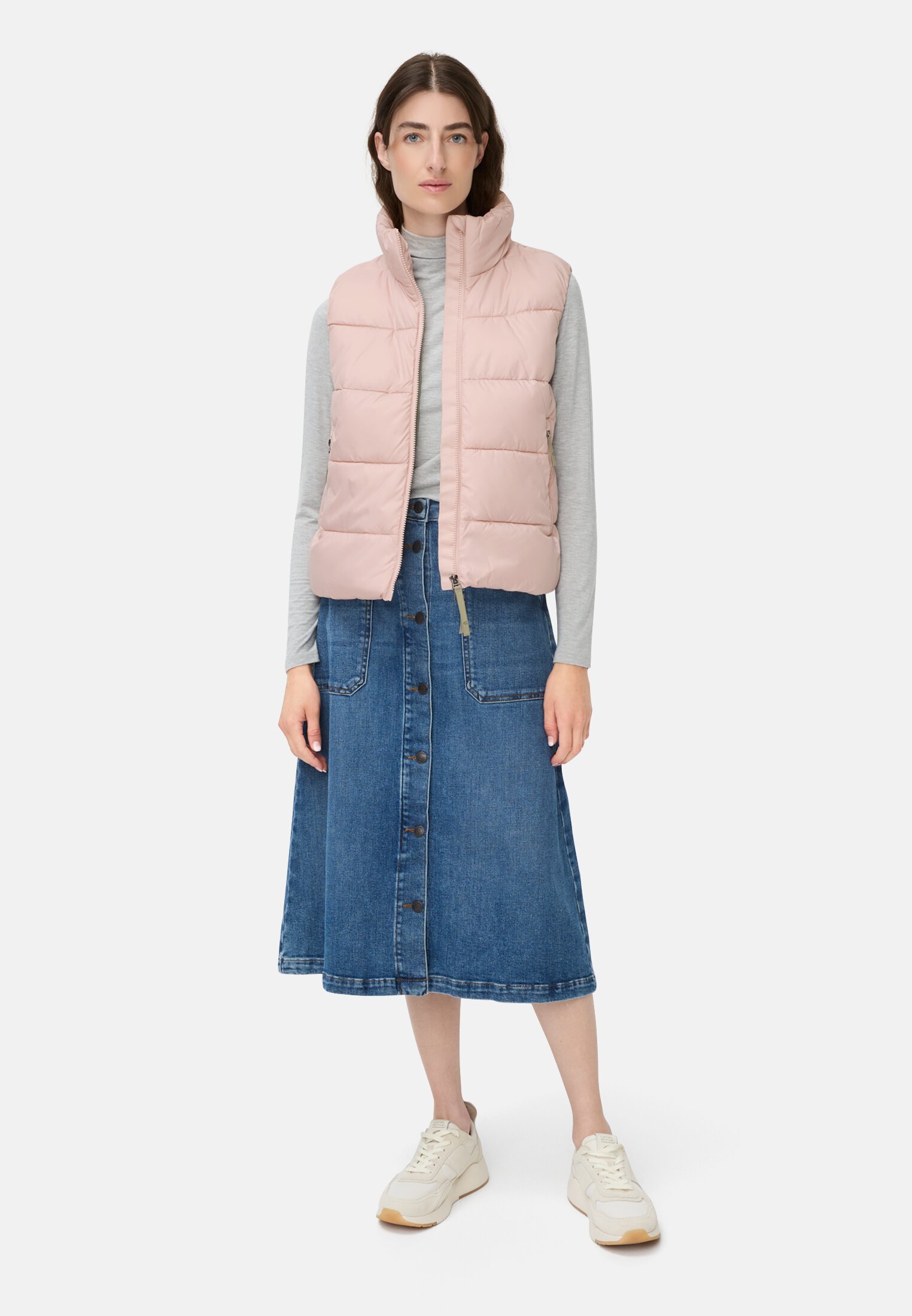Women Quilted vest with 2-way zipper Roze worn front full body