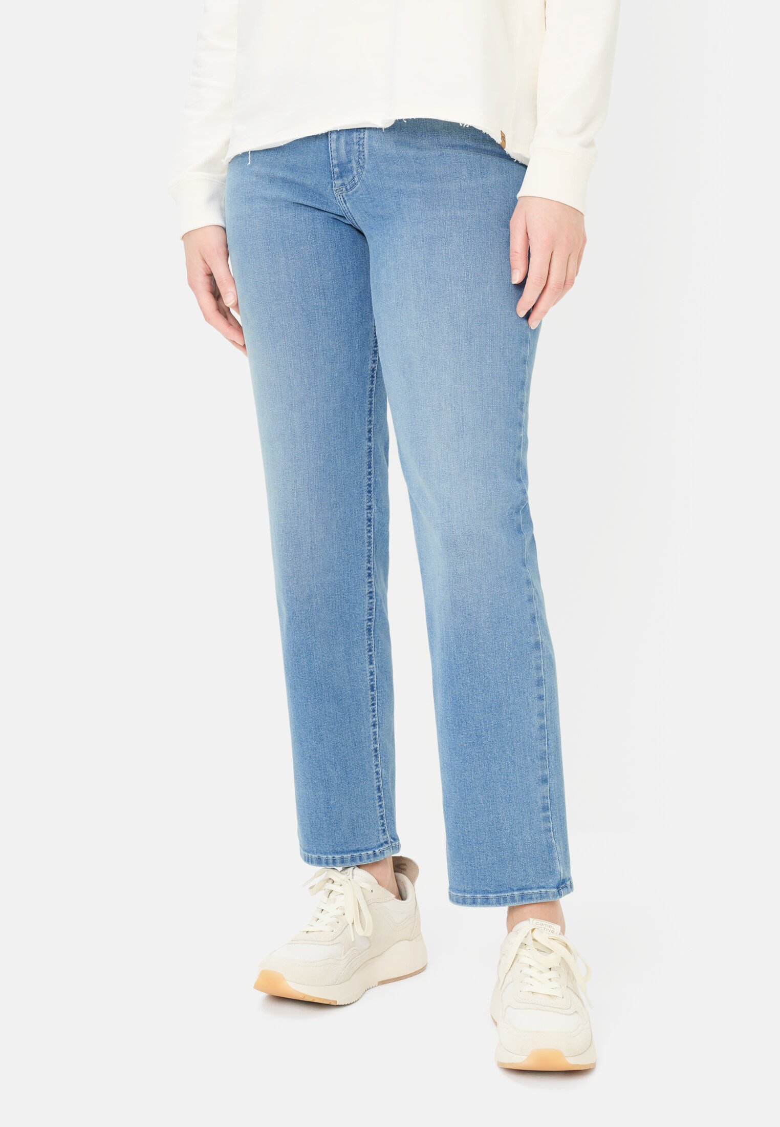 Vrouwen 5 Pocket Straight Fit Jeans Lichtblauw gedragen voor