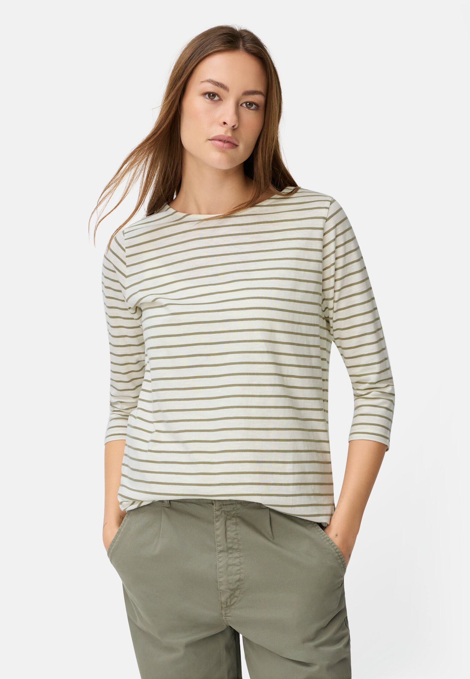 Women 3/4-sleeve T-shirt with side slits Light khaki worn front