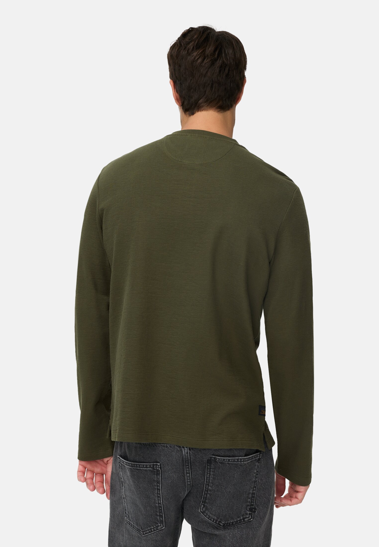 Heren Henleyshirt van puur katoen Bosgroen gedragen achter