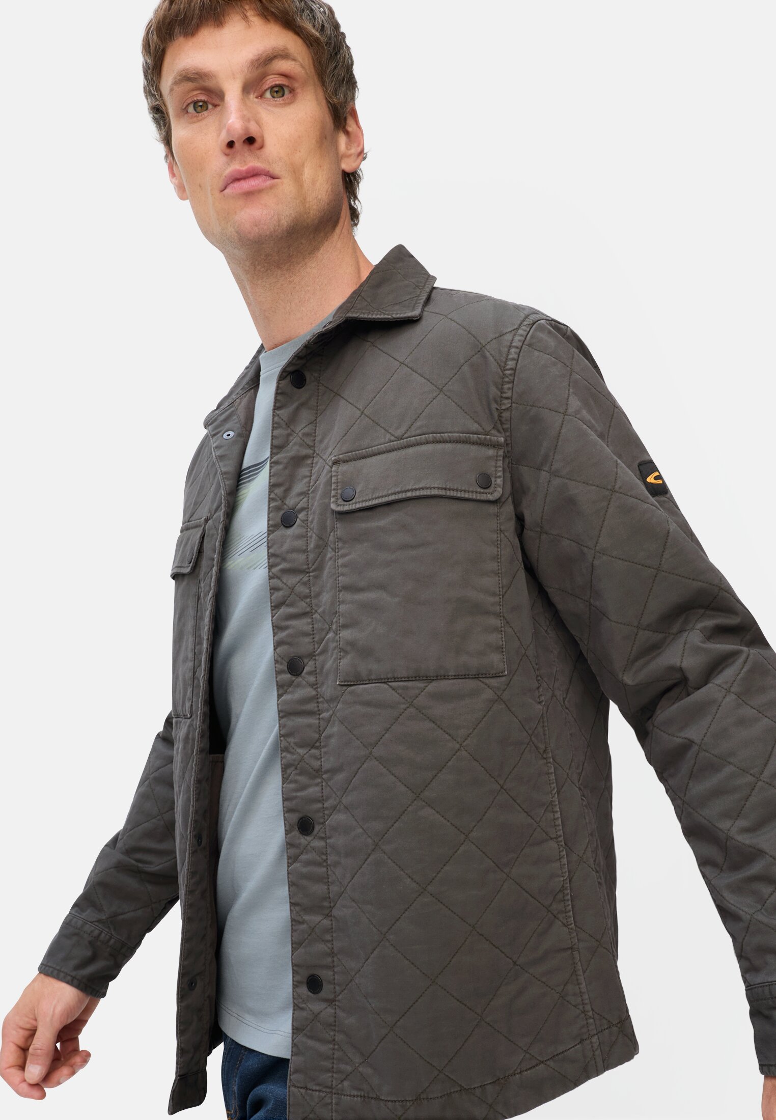Herren Overshirt mit Rautenmuster Graphitgrau getragen emotional
