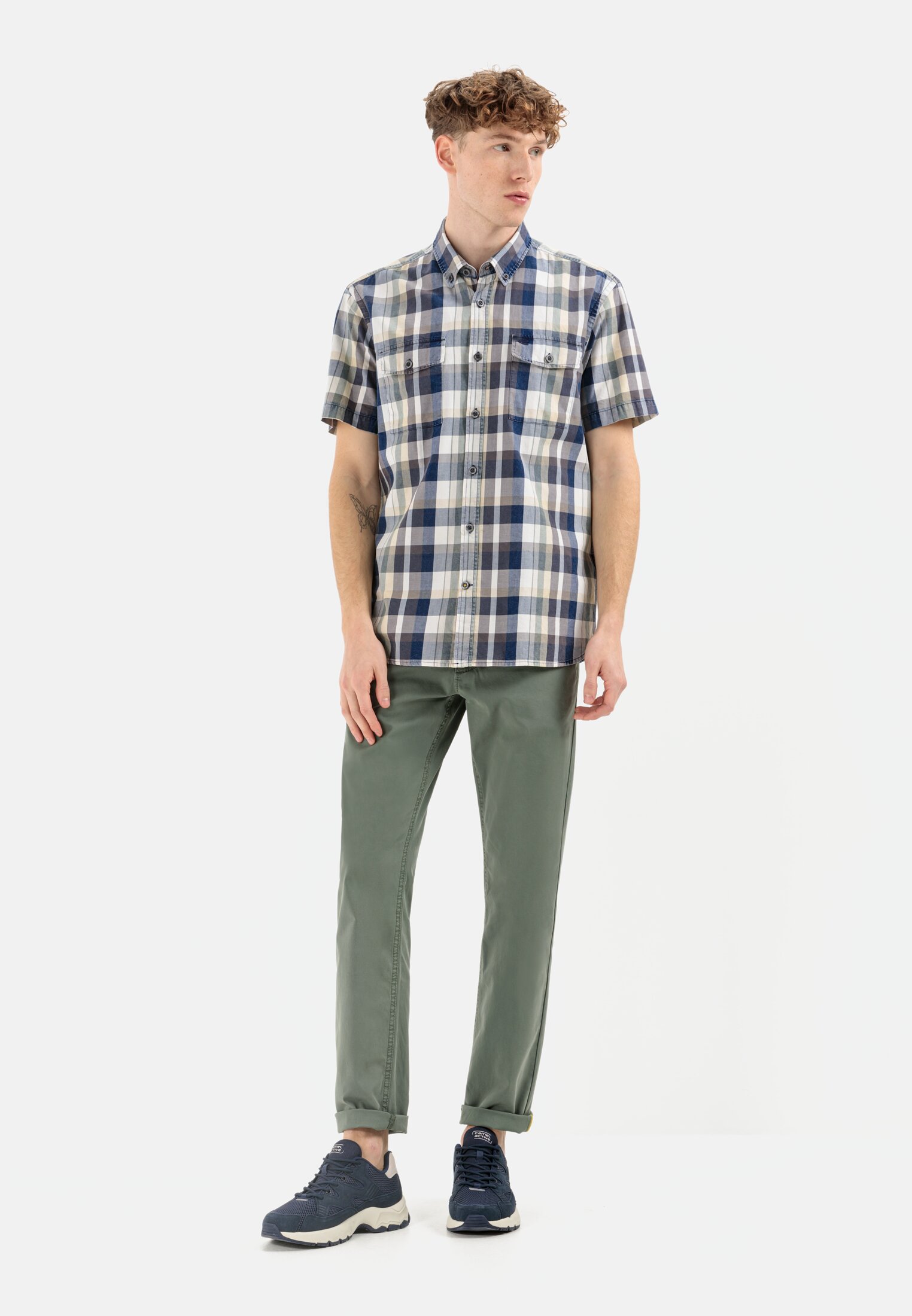 Men Short sleeve shirt with check pattern Grey-Blue worn front full body