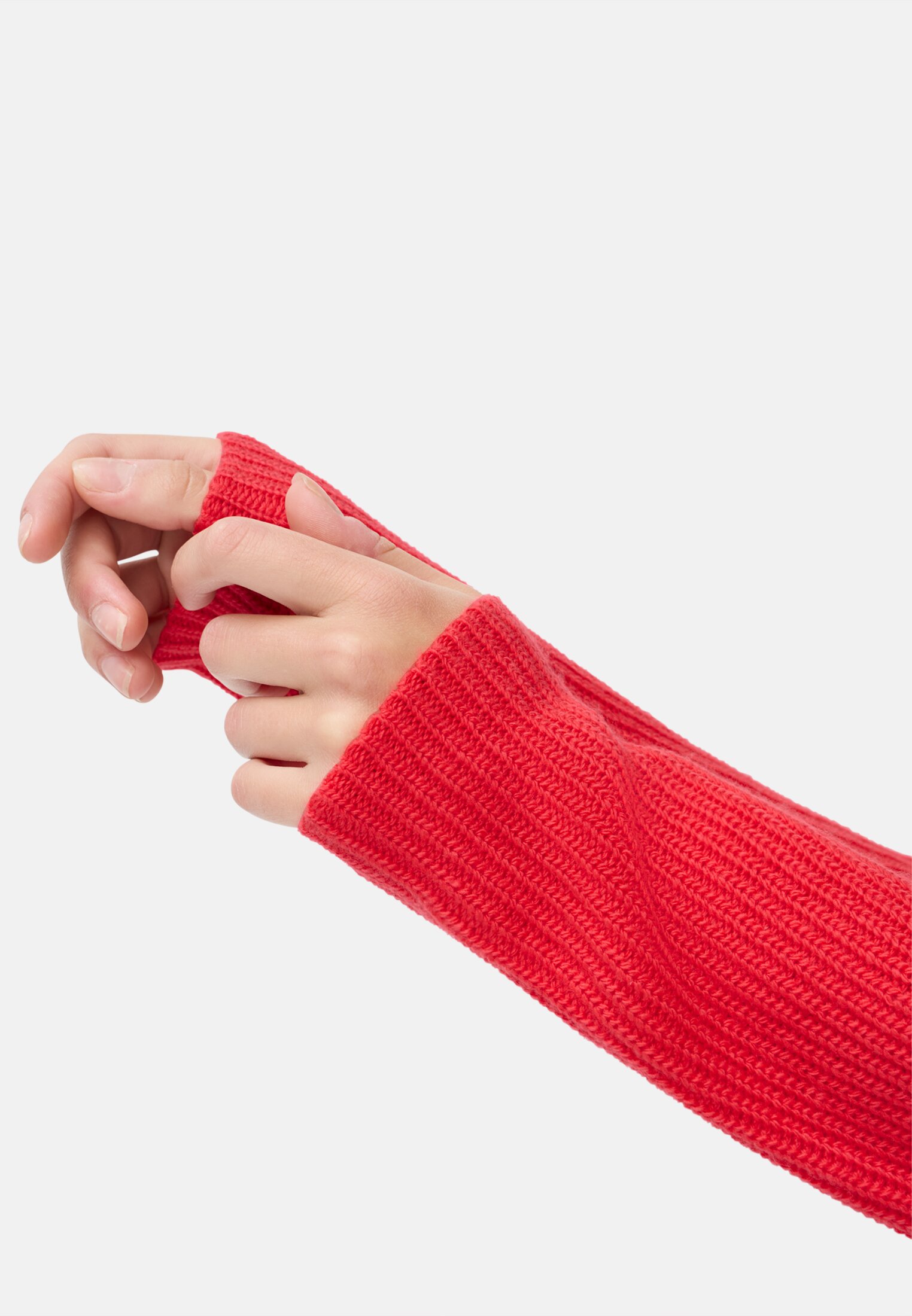Damen Strickpullover mit V-Ausschnitt Flammenrot getragen emotional