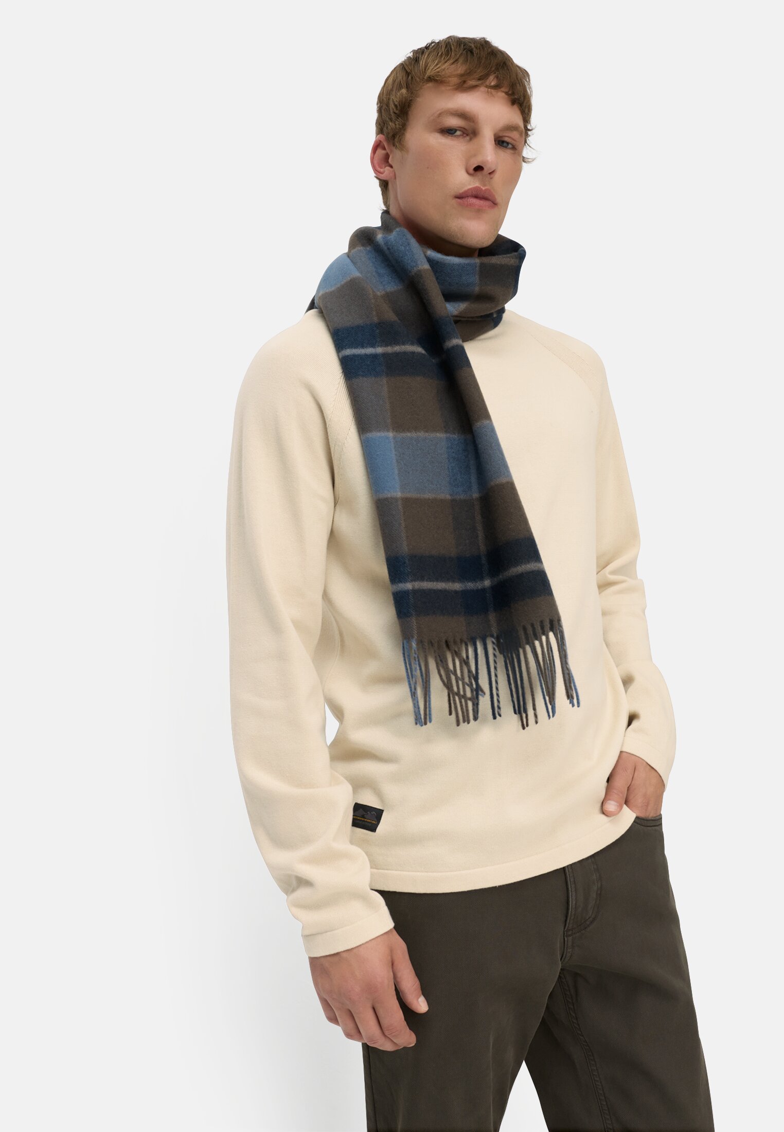 Herren Rollkragenpullover aus reiner Baumwolle Hafer getragen emotional