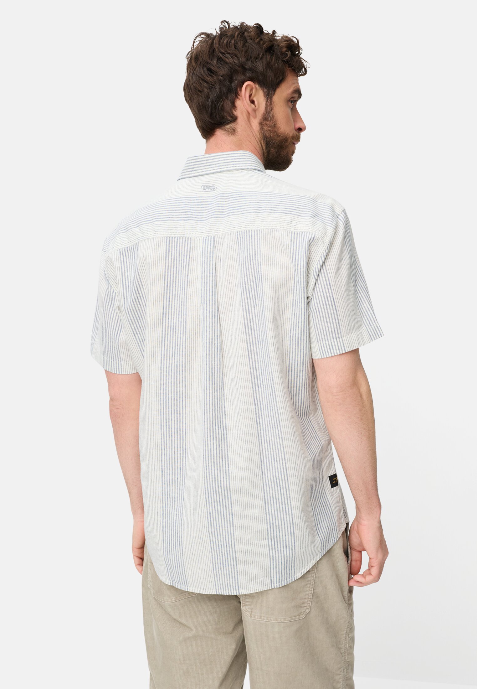 Herren Kurzarmhemd aus Leinenmix Indigoblau getragen hinten