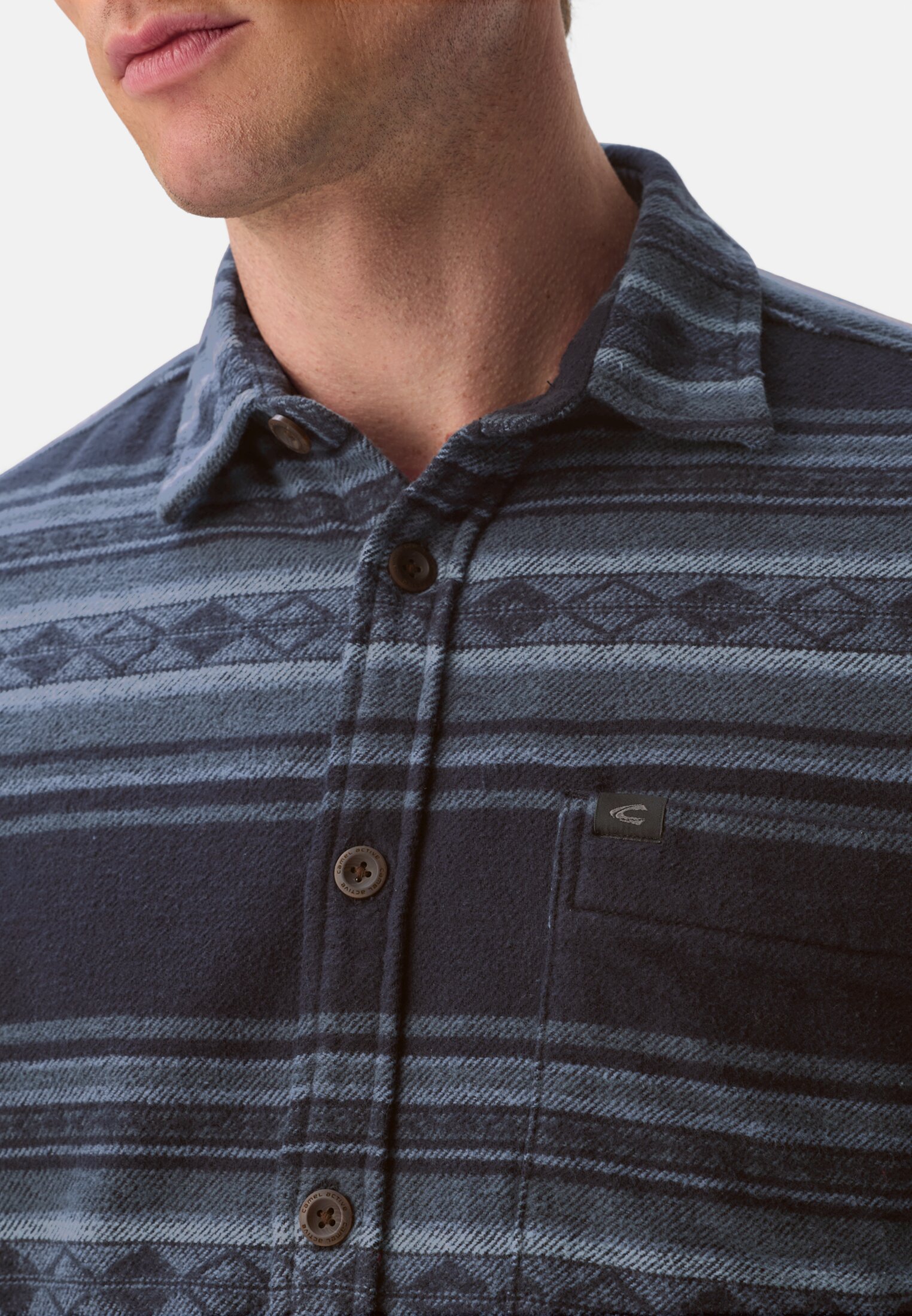 Heren Jacquard overhemd met borstzak Nachtblauw gedragen detail dichtbij