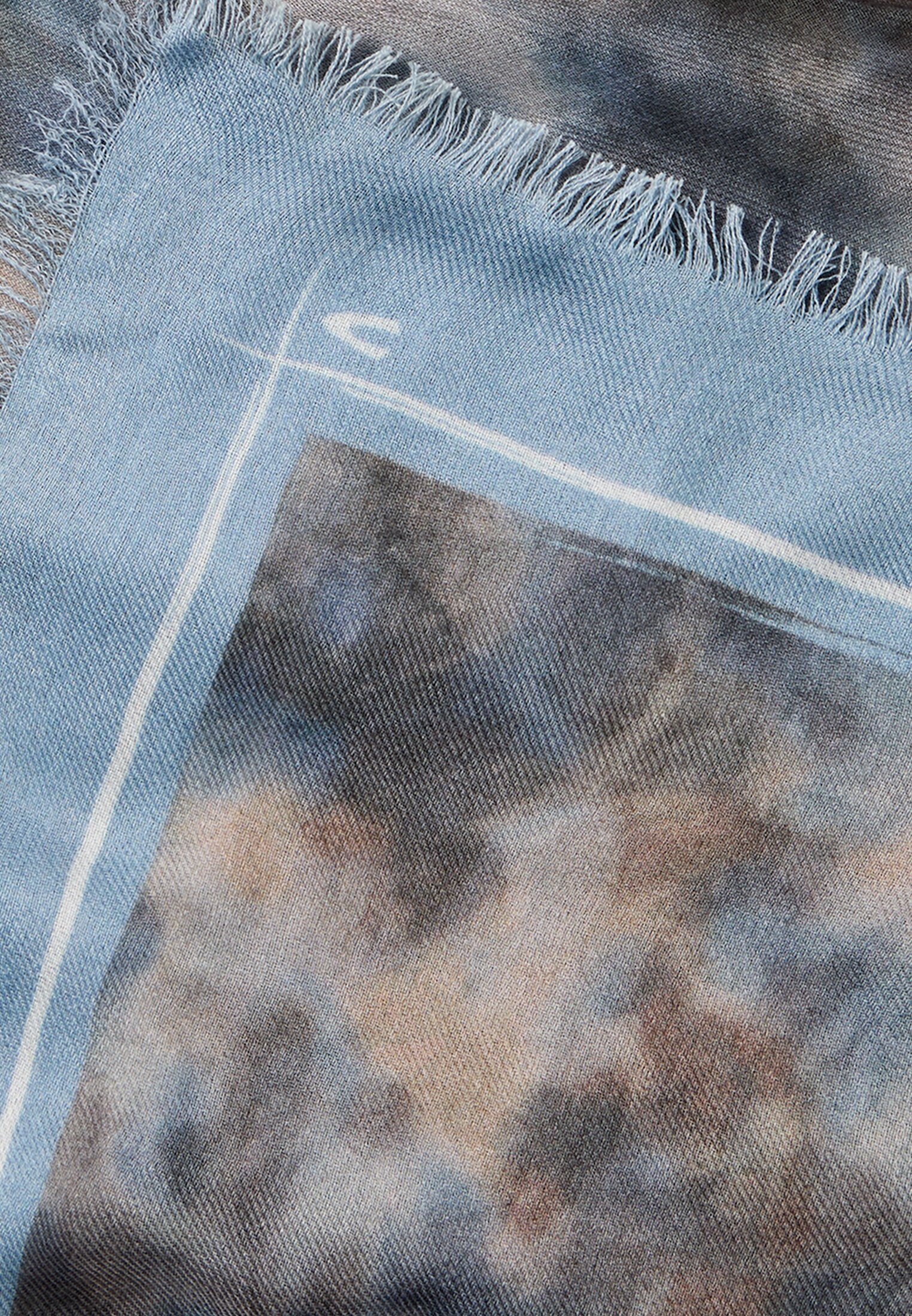 Women Patterned scarf frontal back