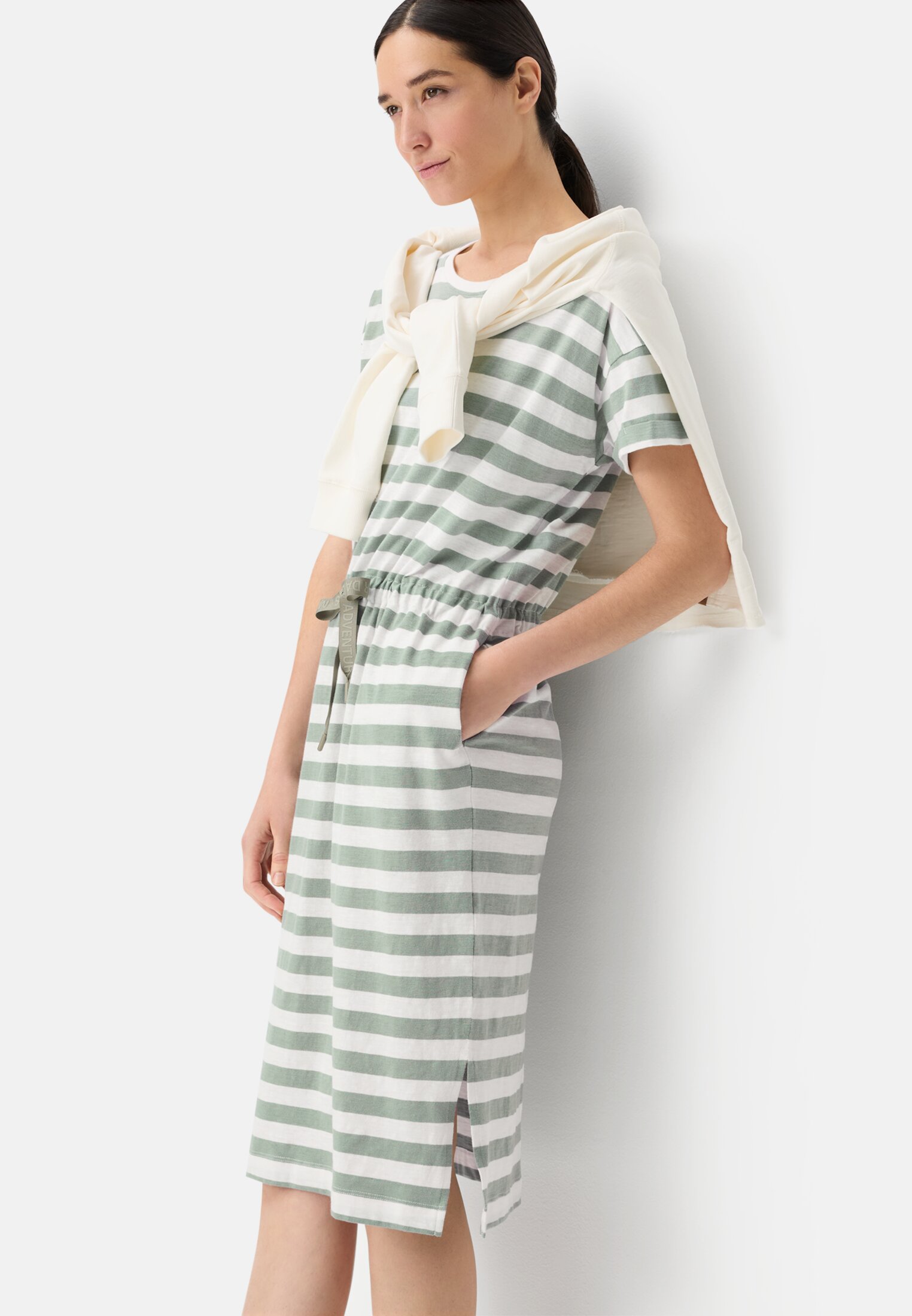 Damen Kleid mit Tunnelzug Jadeblau getragen emotional