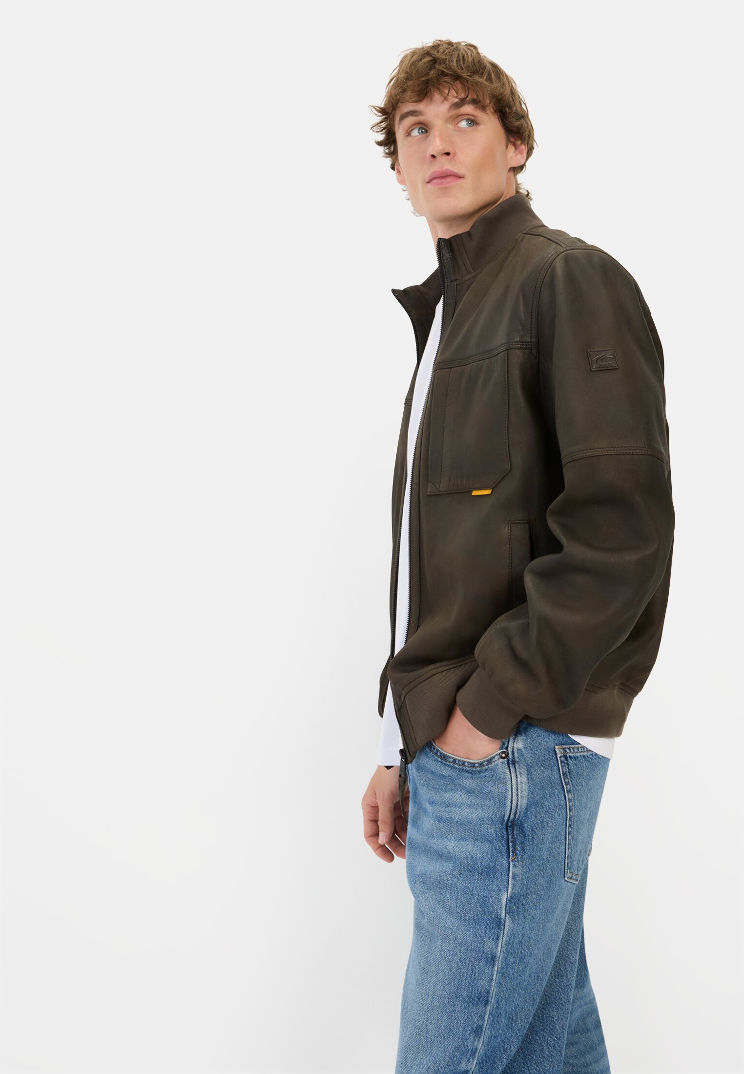 Herren Lederjacke mit Bomberkragen Olive-Braun getragen emotional