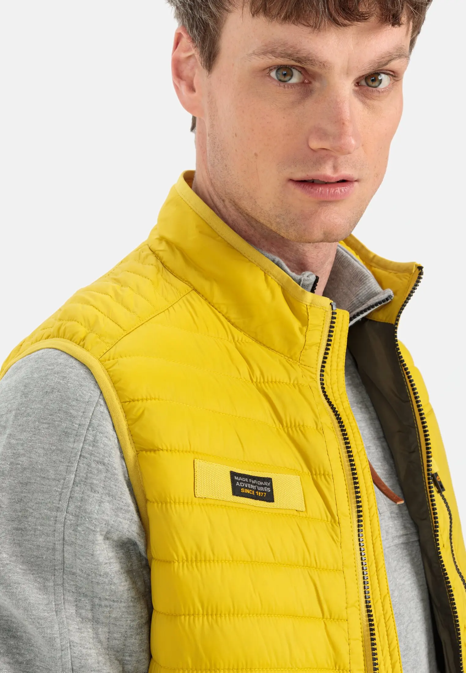 Lightweight quilted vest for Men in yellow camel active