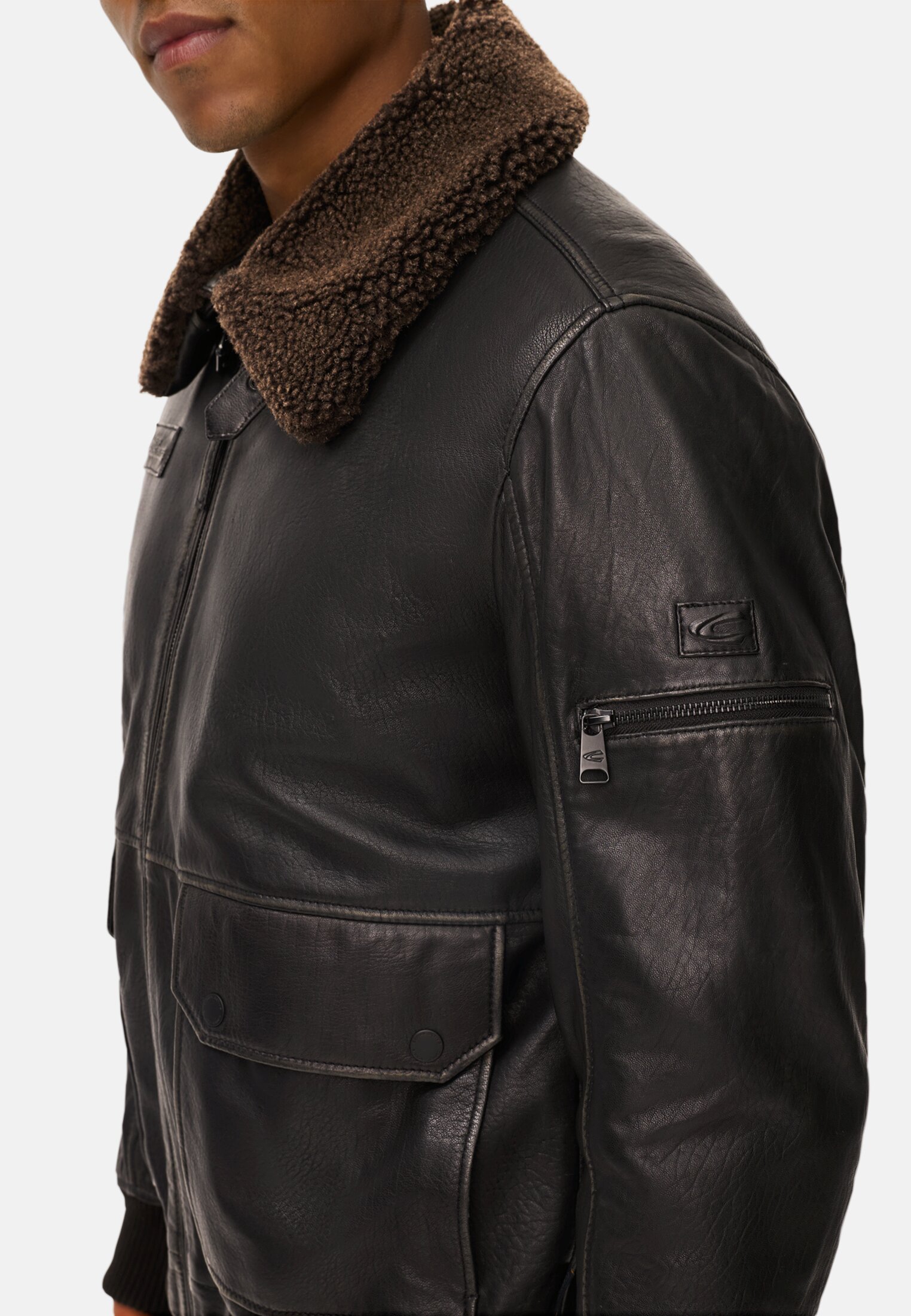 Men Leather jacket with inside pockets Black worn detail close