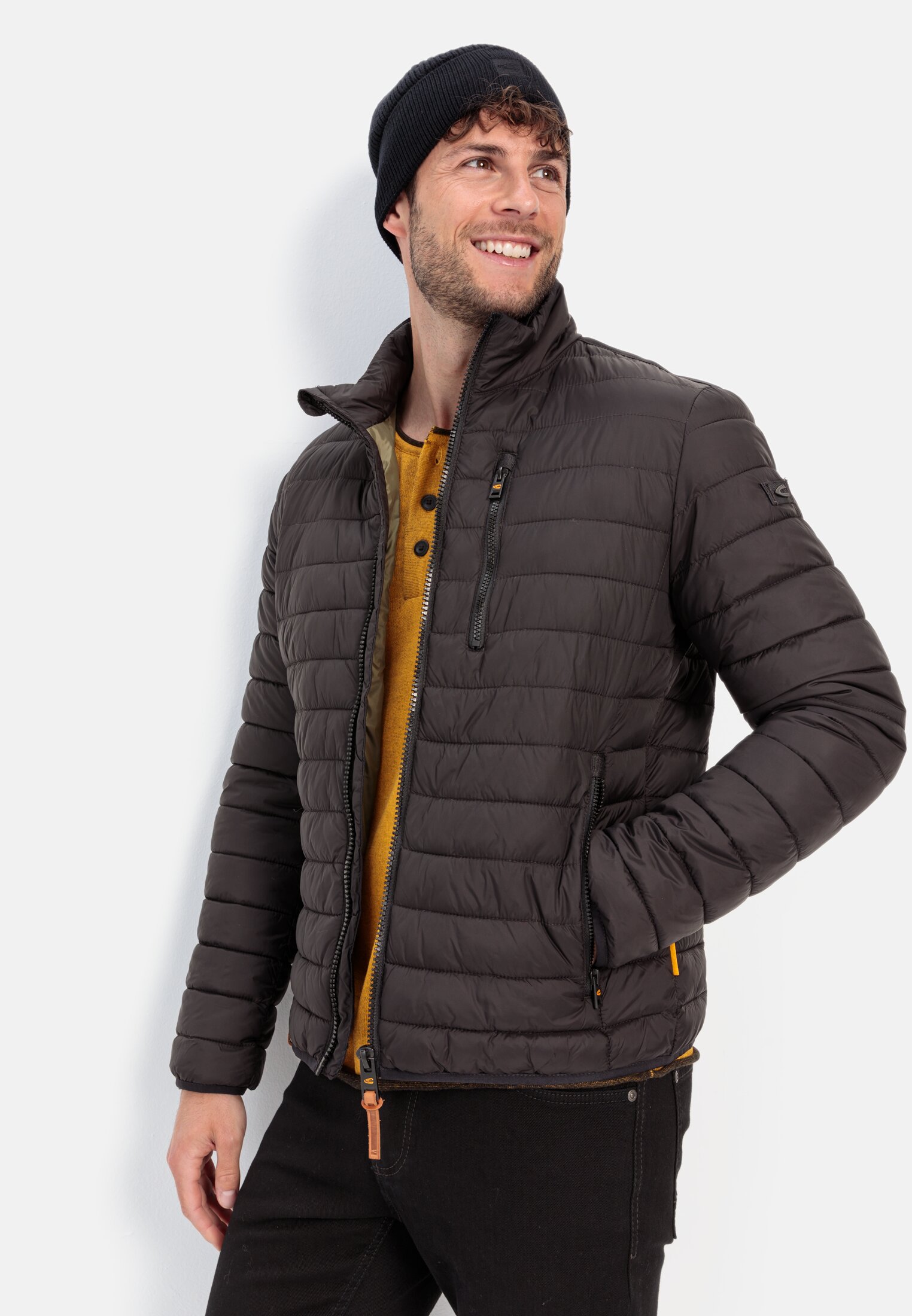 Men Downfree quilted jacket from recycled polyester Black worn emotional