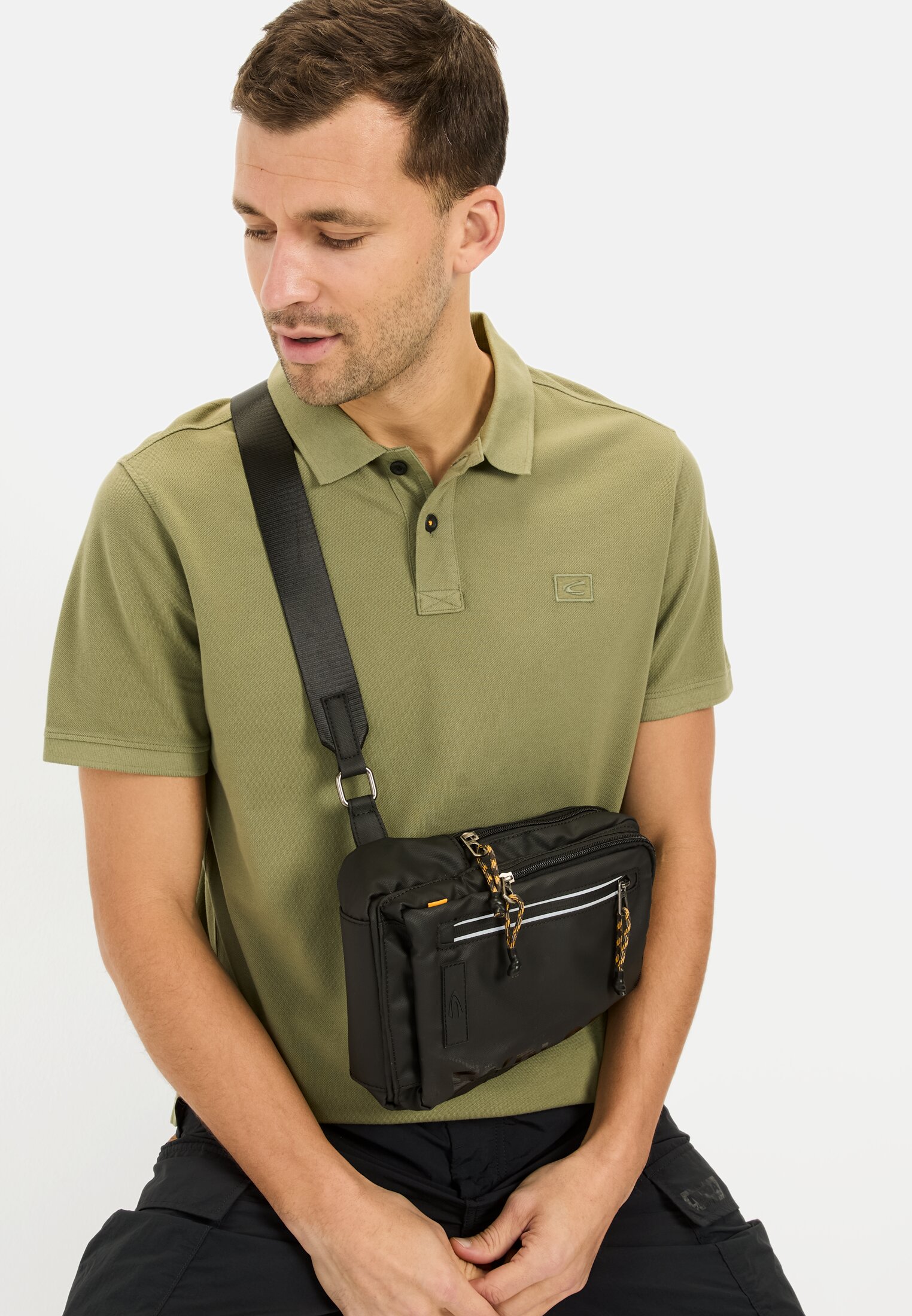 MI_09920-5P00-34_M4-00 Men Short-sleeve polo shirt made of cotton Dark Green worn emotional