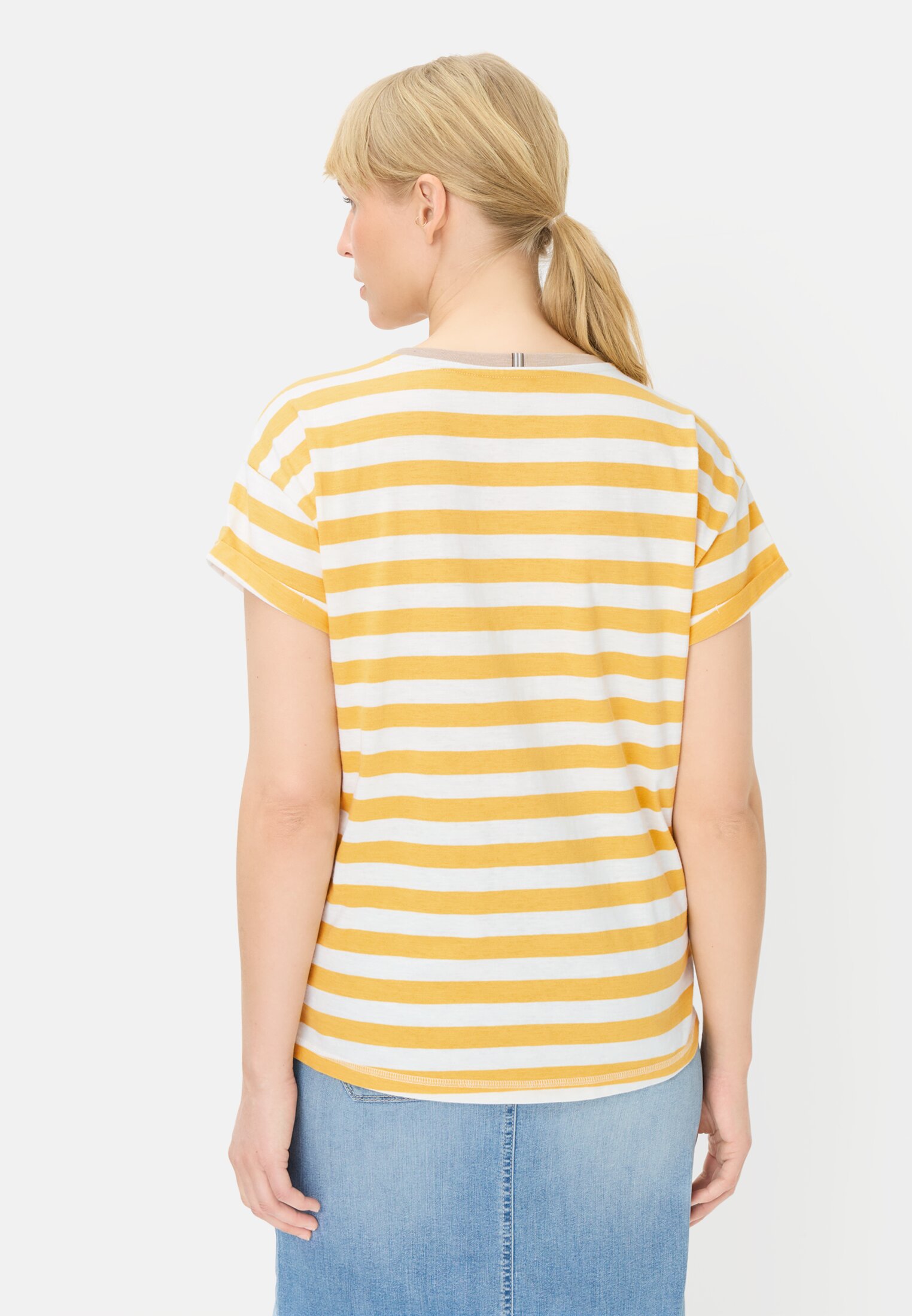 Damen T-Shirt aus reiner Baumwolle Gelb getragen hinten