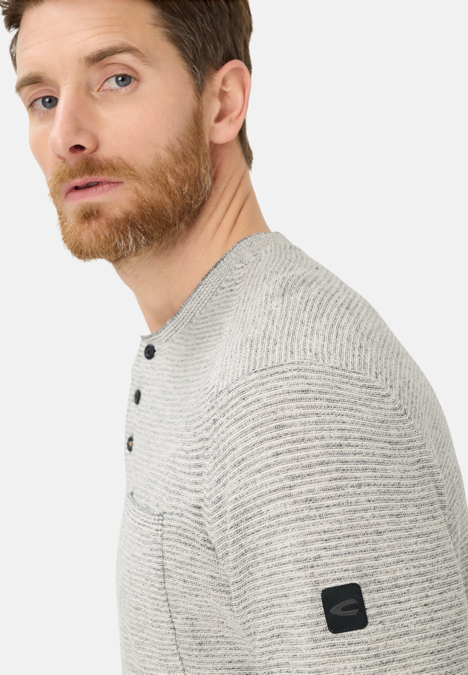 Men Pullover with Henley collar Dark Blue worn detail close