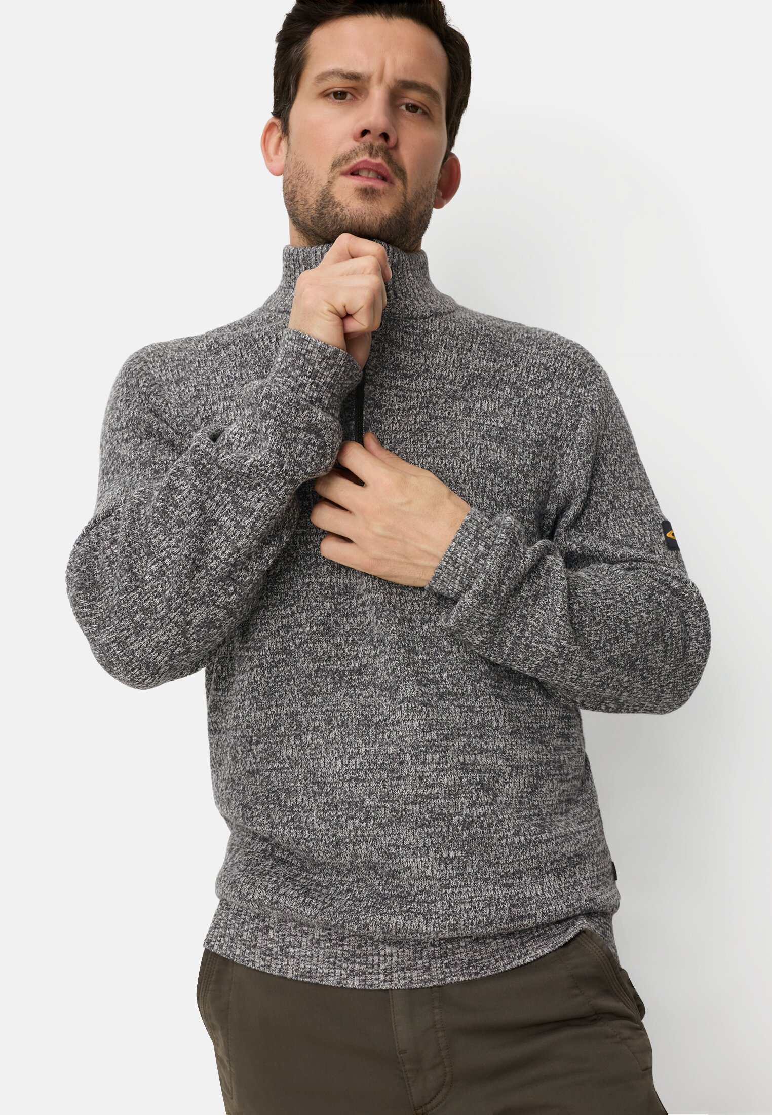 Men Knitted Troyer with marled texture Grey worn emotional
