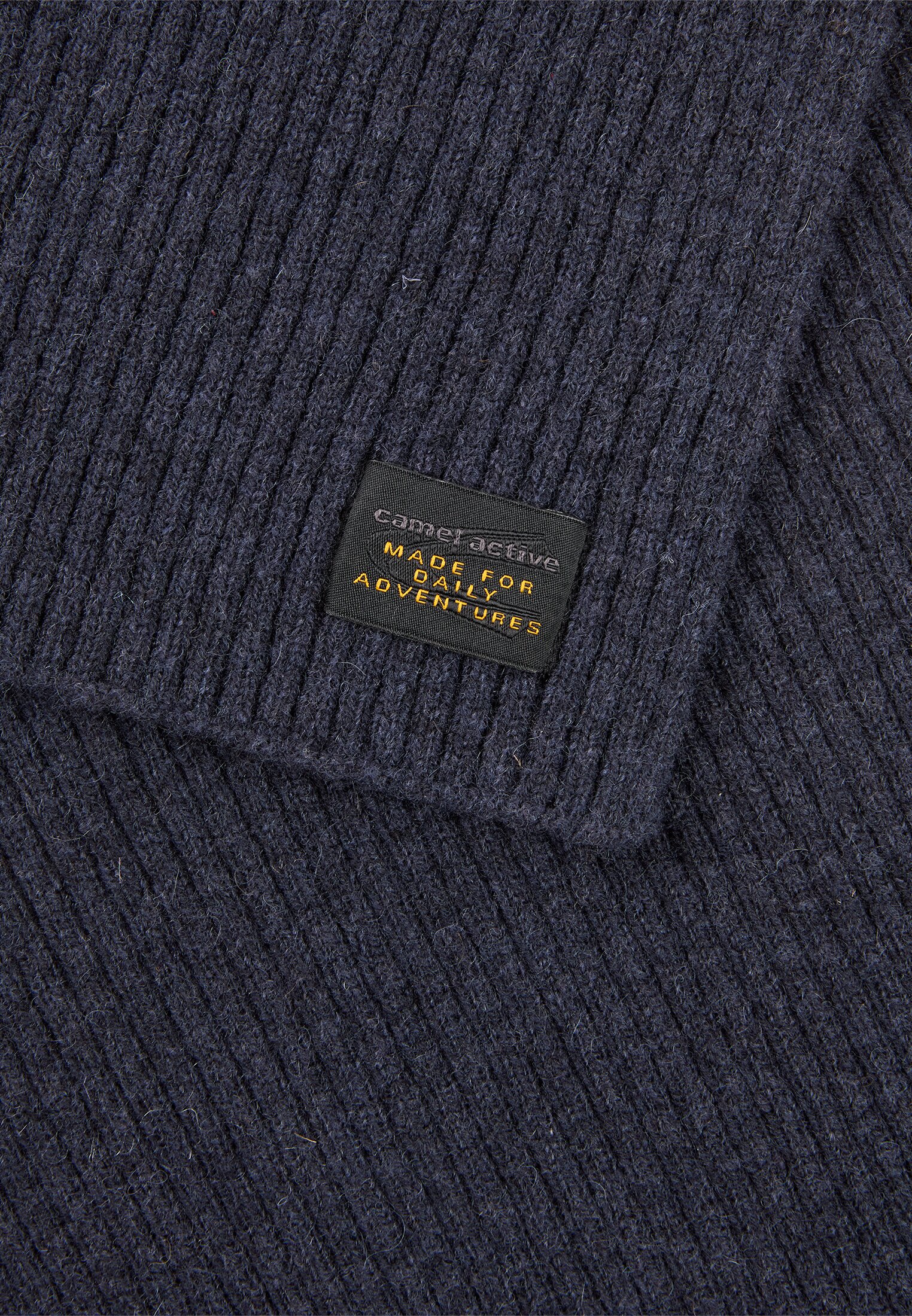 Herren Strickschal aus reiner Wolle Navyblau vorne nah