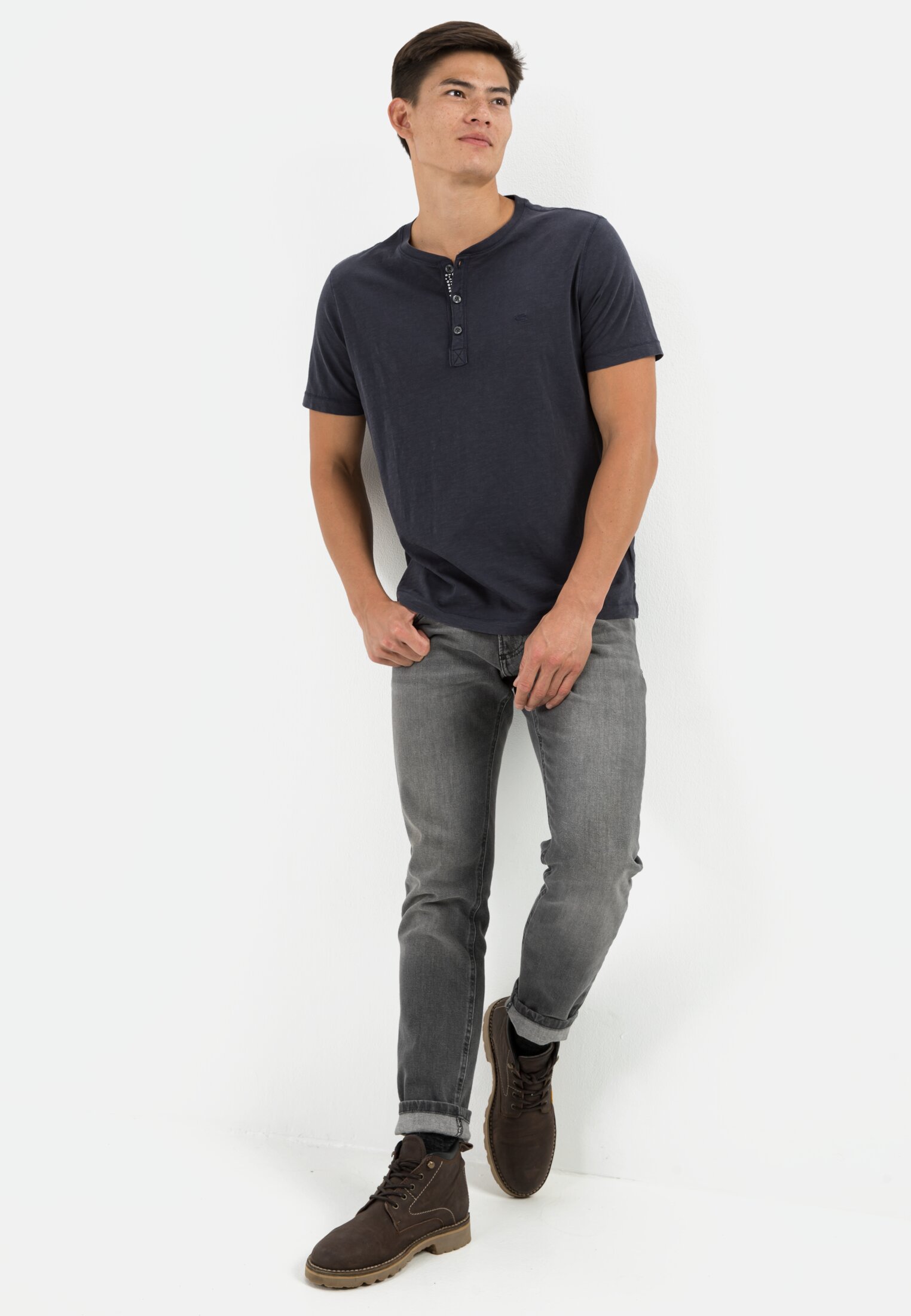Men Henley shirt with short sleeves made of pure cotton. Dark Blue worn emotional