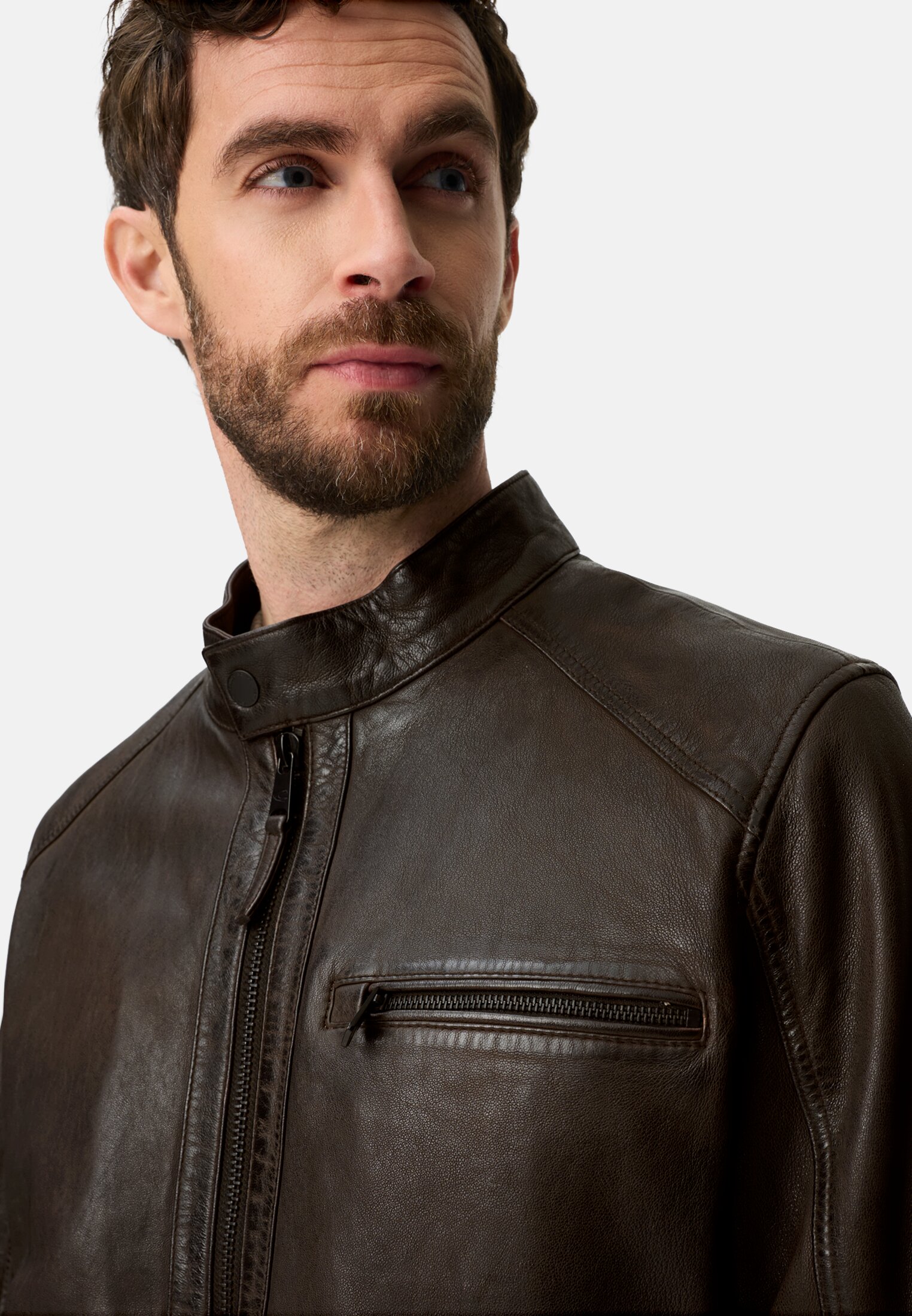 Herren Biker Lederjacke mit Innentaschen Dunkelbraun getragen detailliert nah