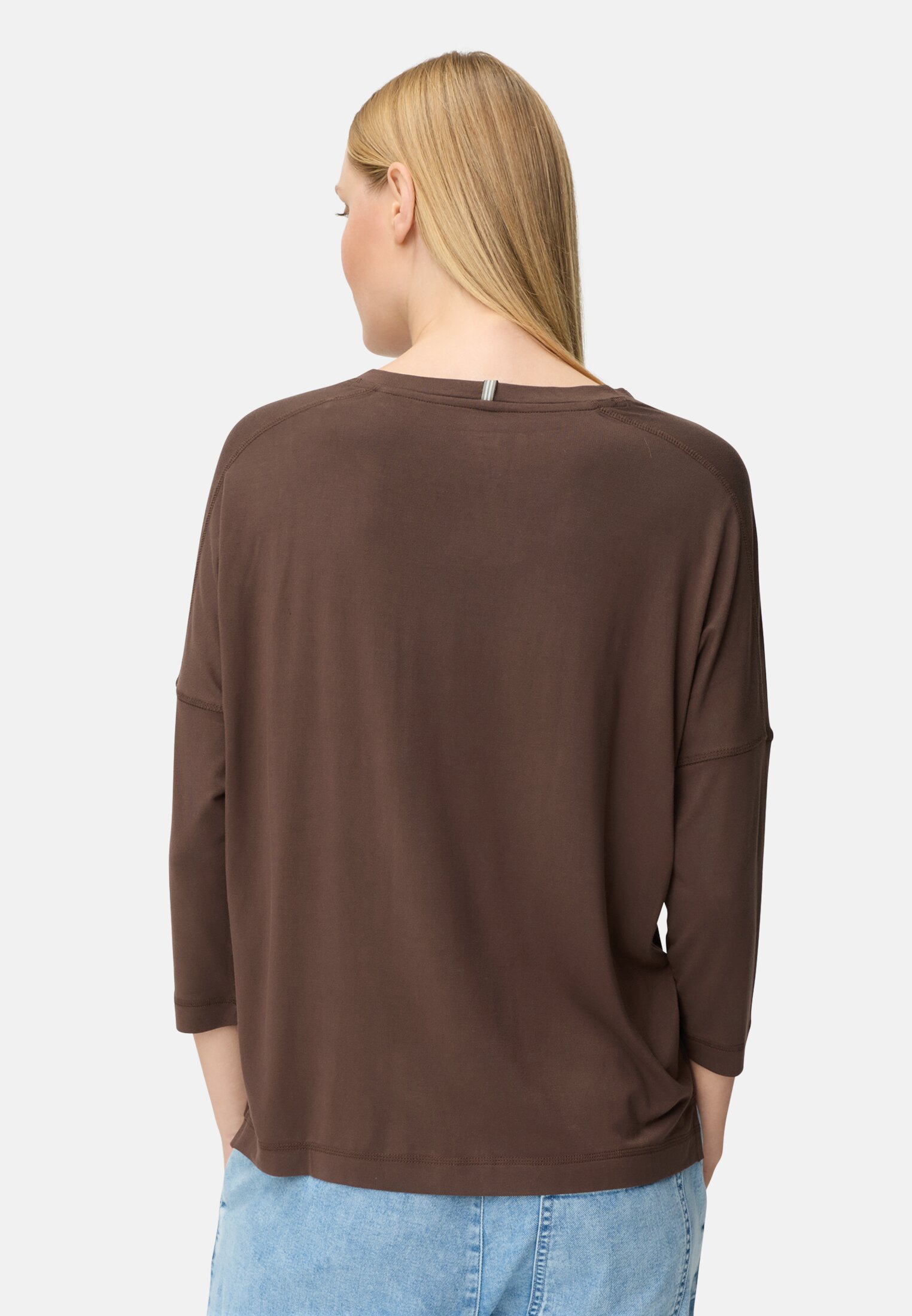 Vrouwen T-shirt met 3/4-mouwen Bruin gedragen achter