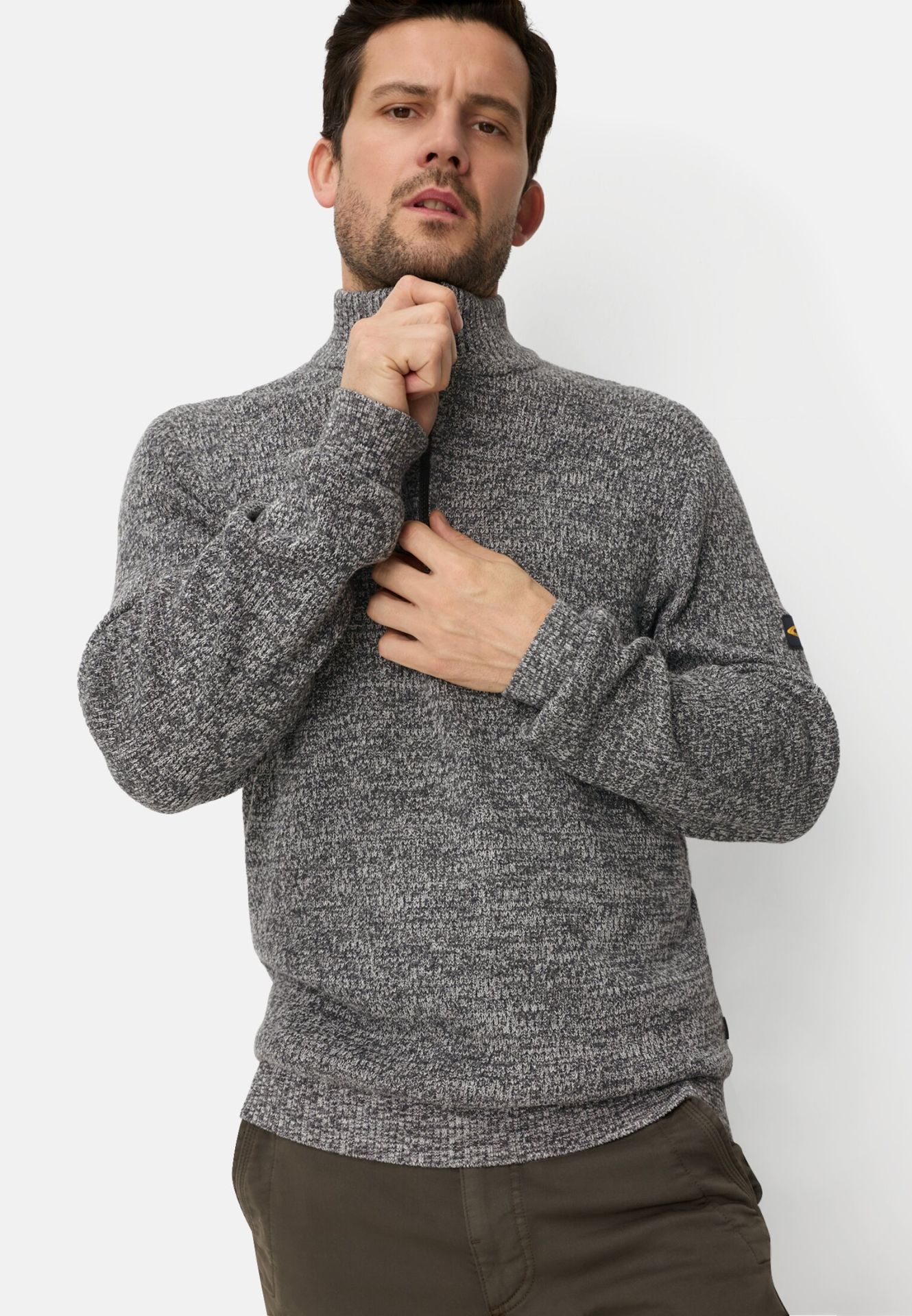 strick-troyer-f-r-herren-in-grau-camel-active
